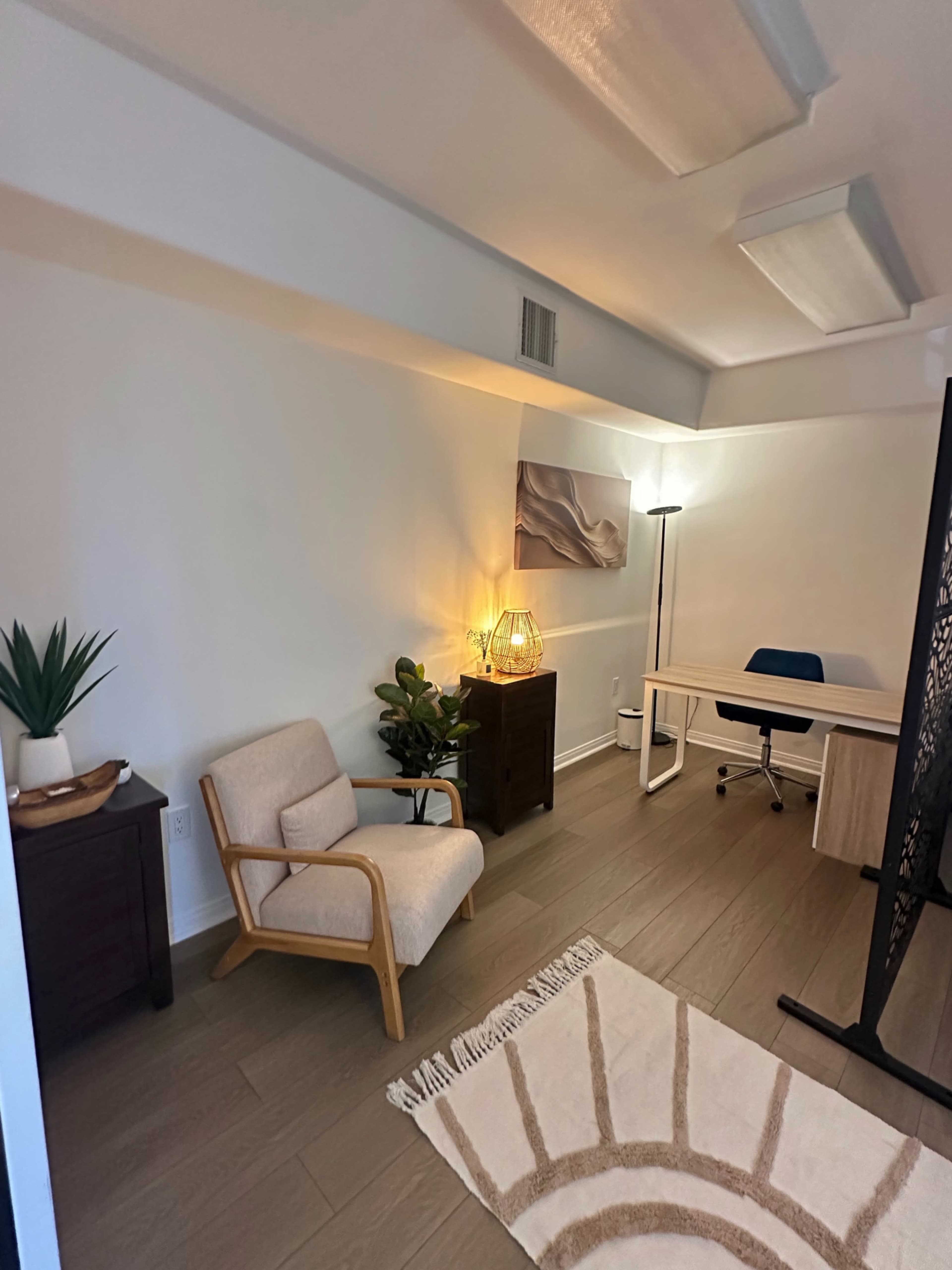 Quiet Furnished Office Room in Playa Vista - Ideal for Therapy, Coaching, or Remote Work Image in Playa Vista, Culver City, CA