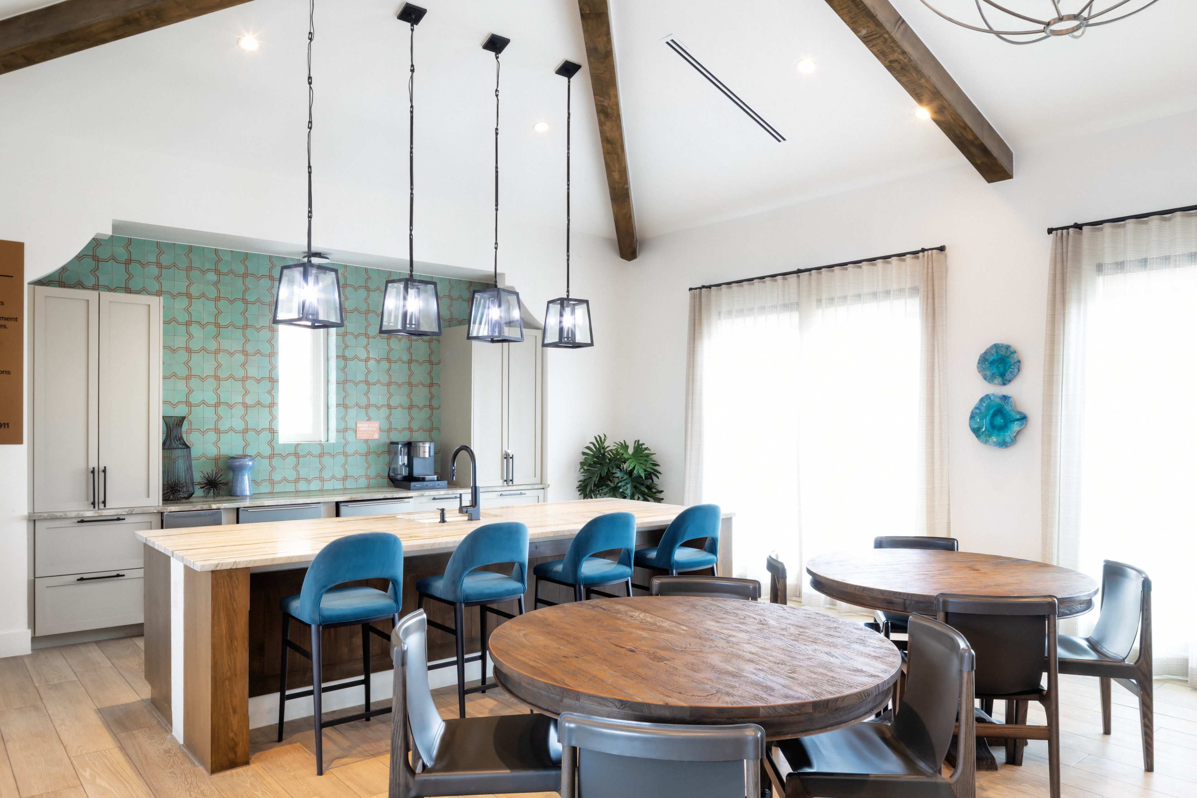 Cozy Lounge located in Bee Cave Image in Bee Cave, Bee Cave, TX