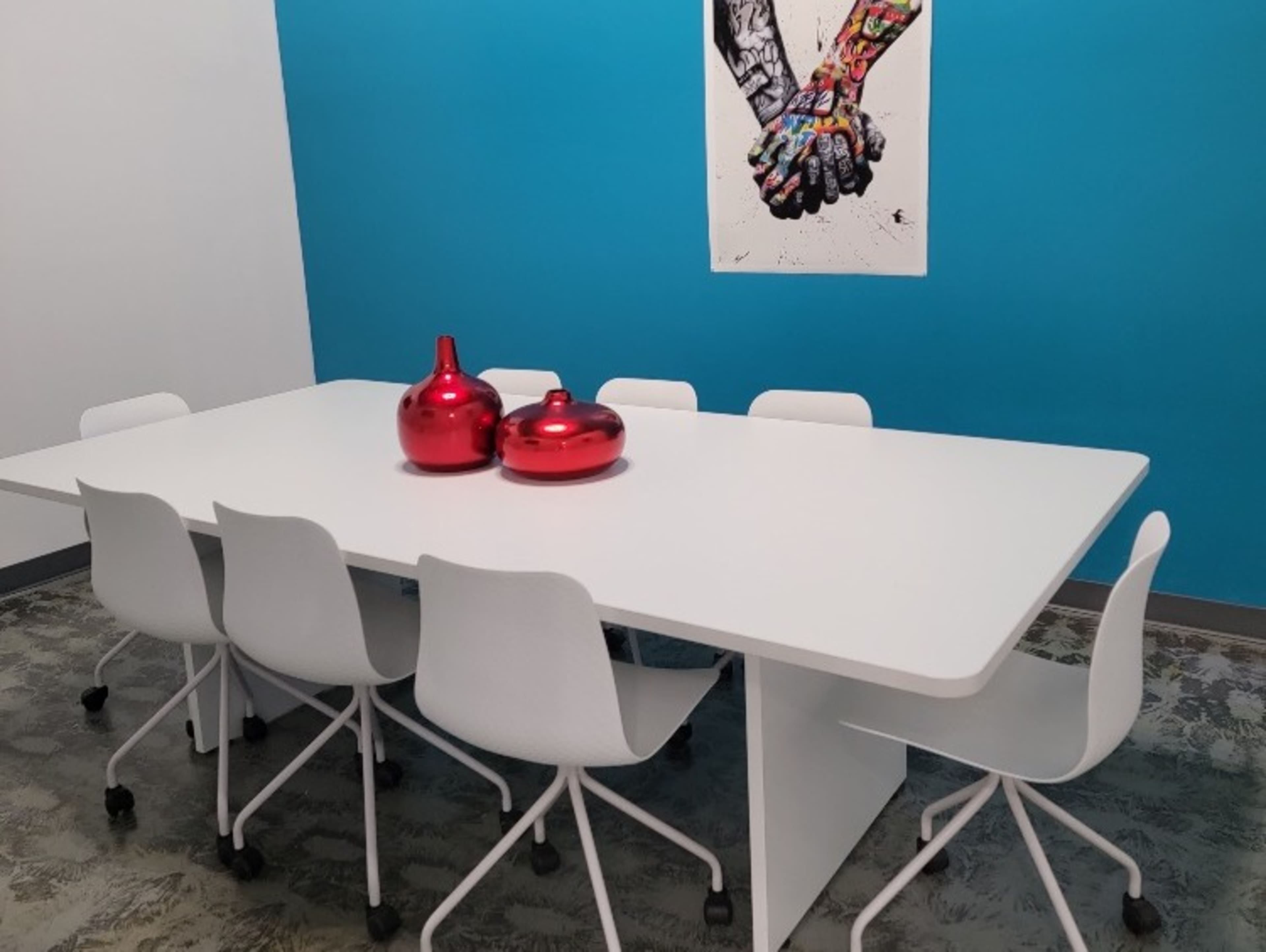 LARGE CONFERENCE ROOM