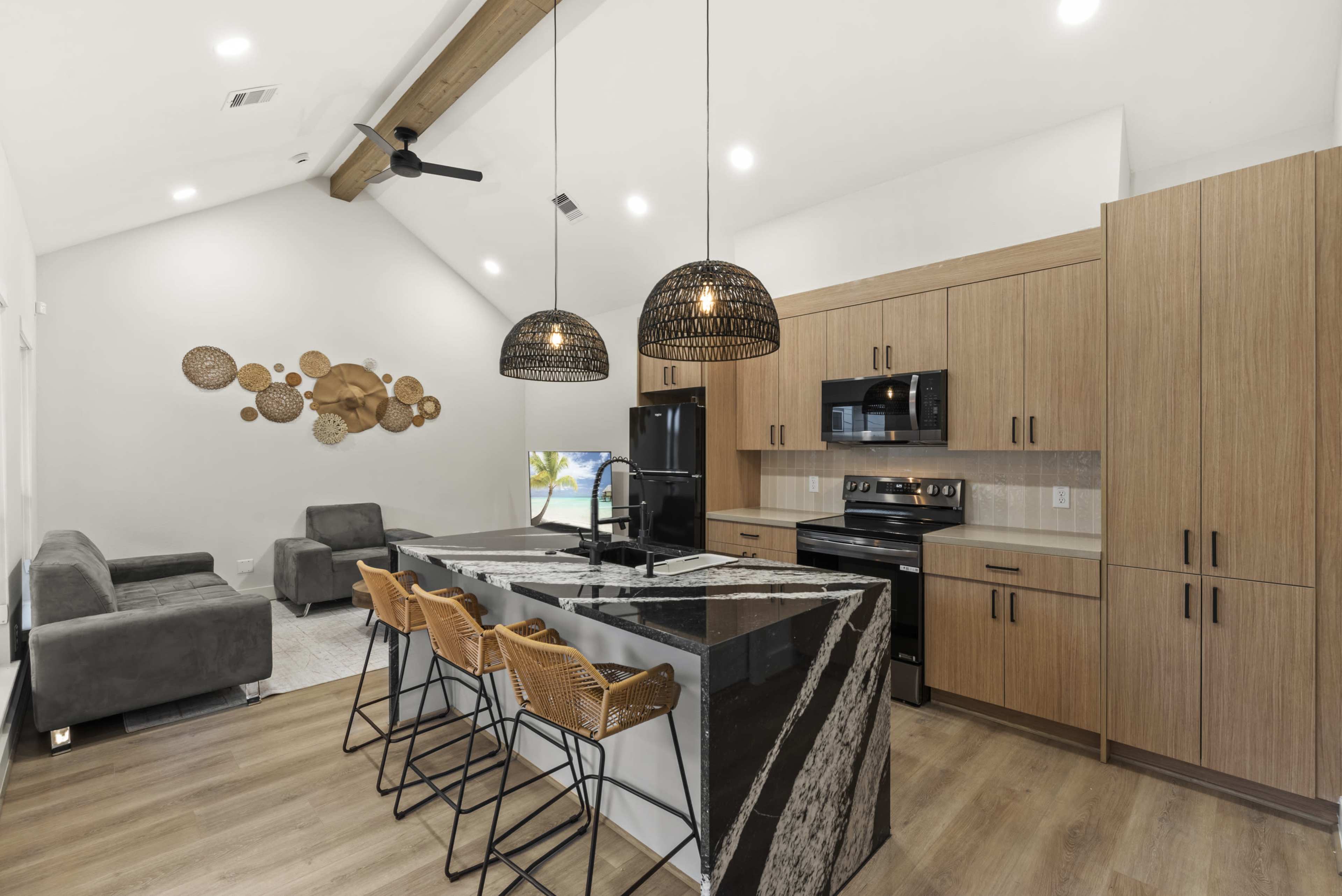 Desert Rose TINY HOUSE ✨ Stylish Tiny House with Desert vibes, Quiet & Photo-Ready - Shared Patio Image in Second Ward, Houston, TX