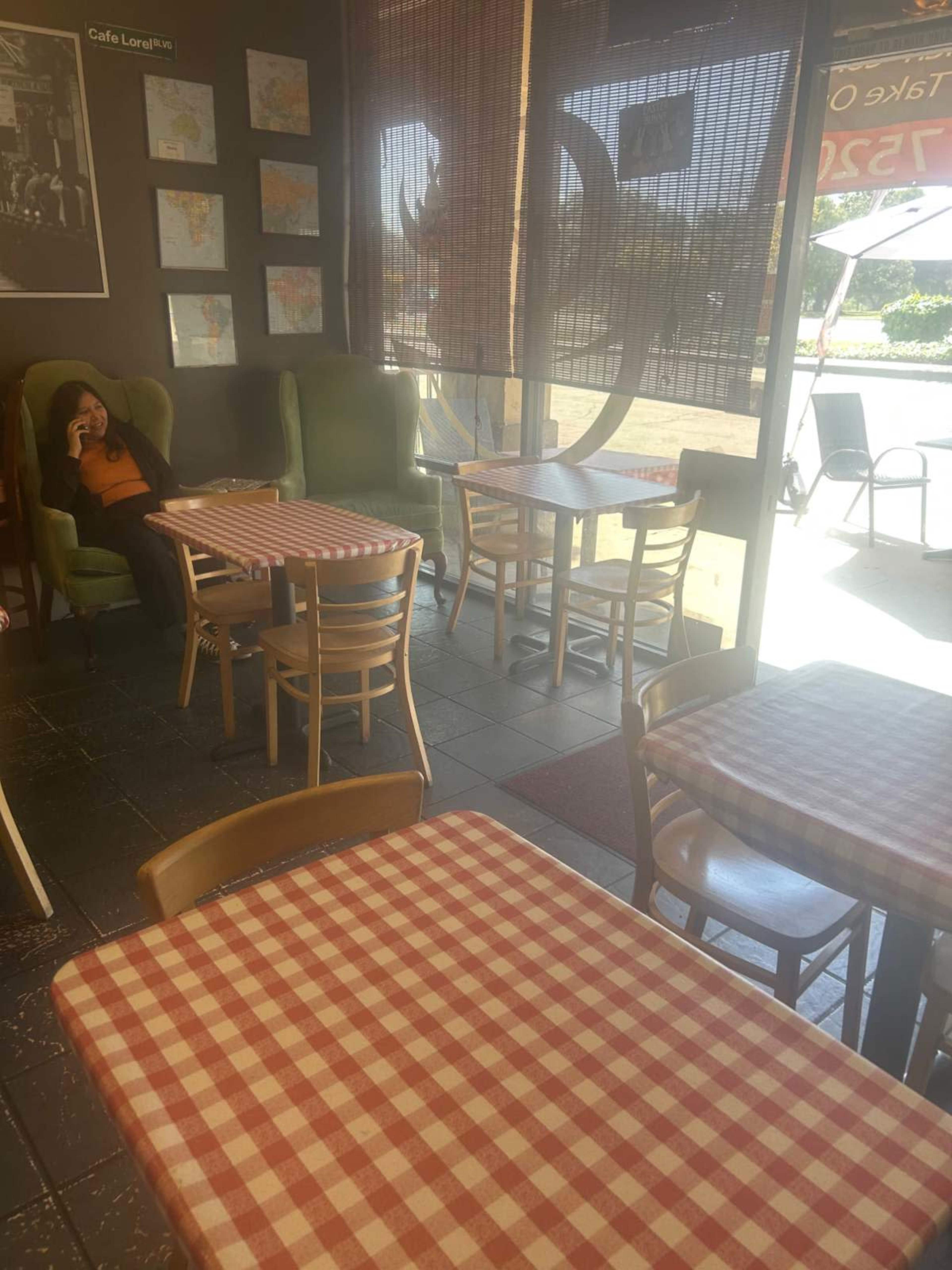 Small quaint restaurant on PCH near beach, golf course and all shops Image in Park Estates, Long Beach, CA