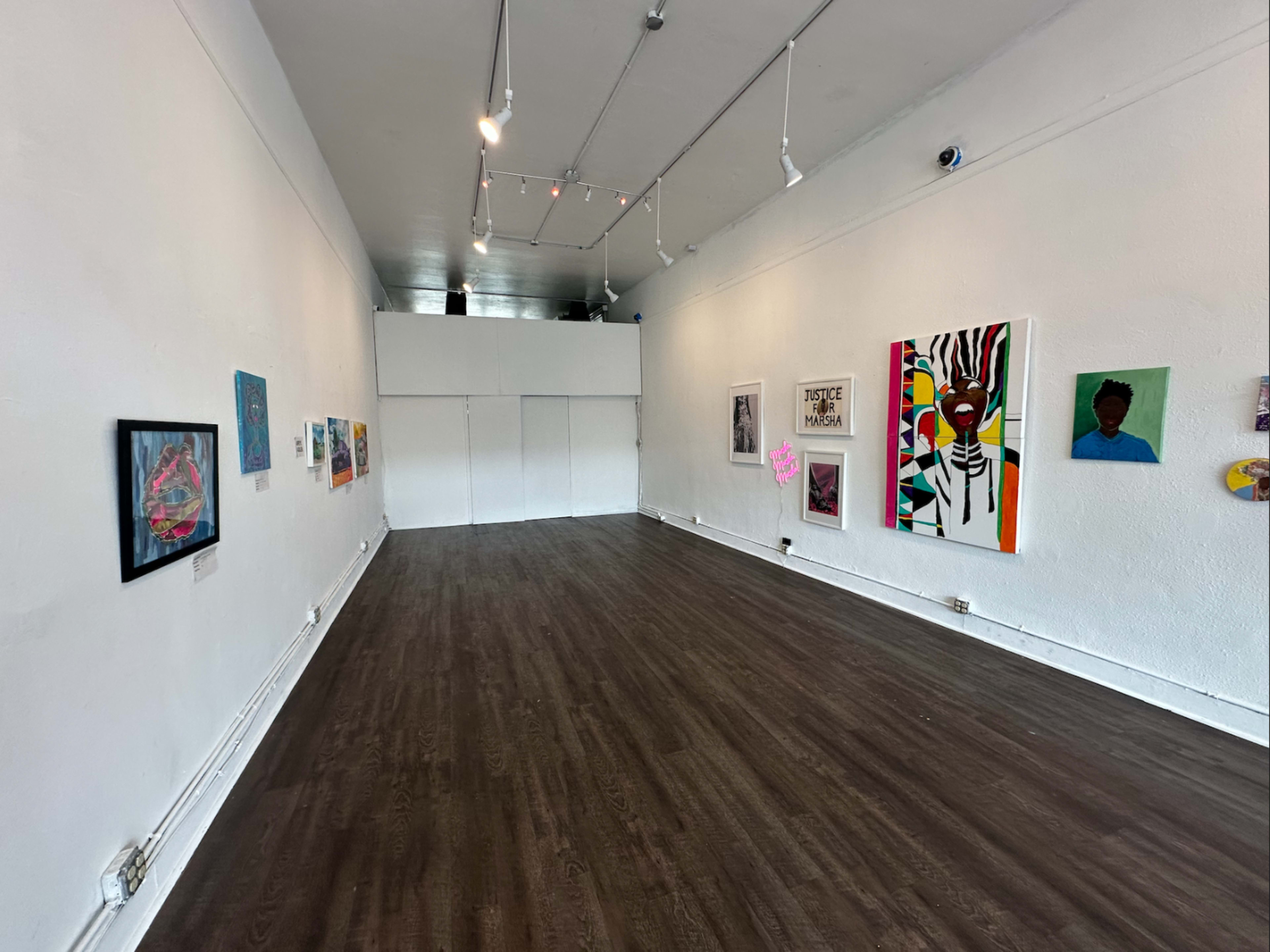 Space for Meetings + Art Exhibits Image in Lakeshore, Oakland, CA