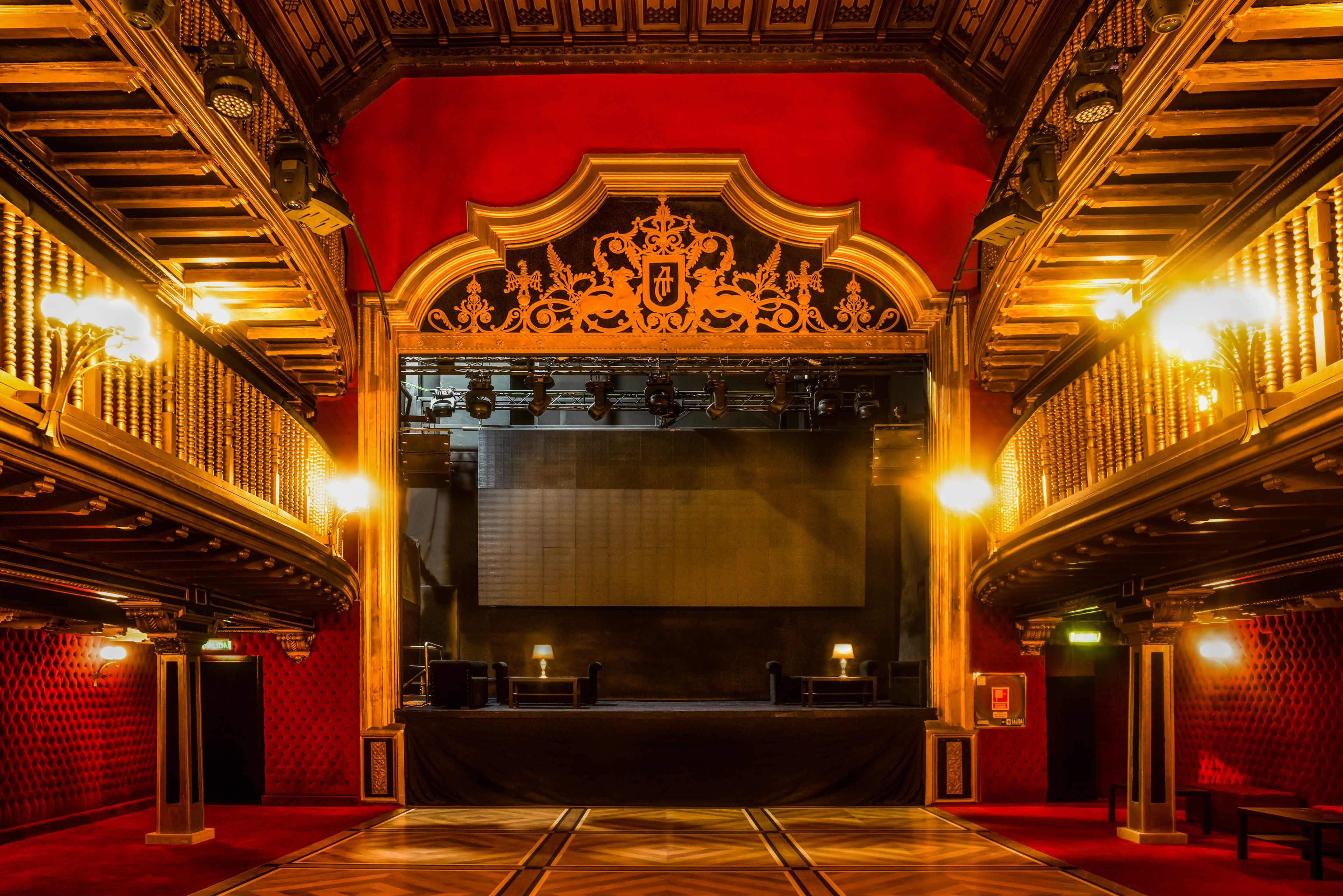 Teatro del siglo XX en pleno centro de Madrid. Imagen en Cortes, Madrid, M