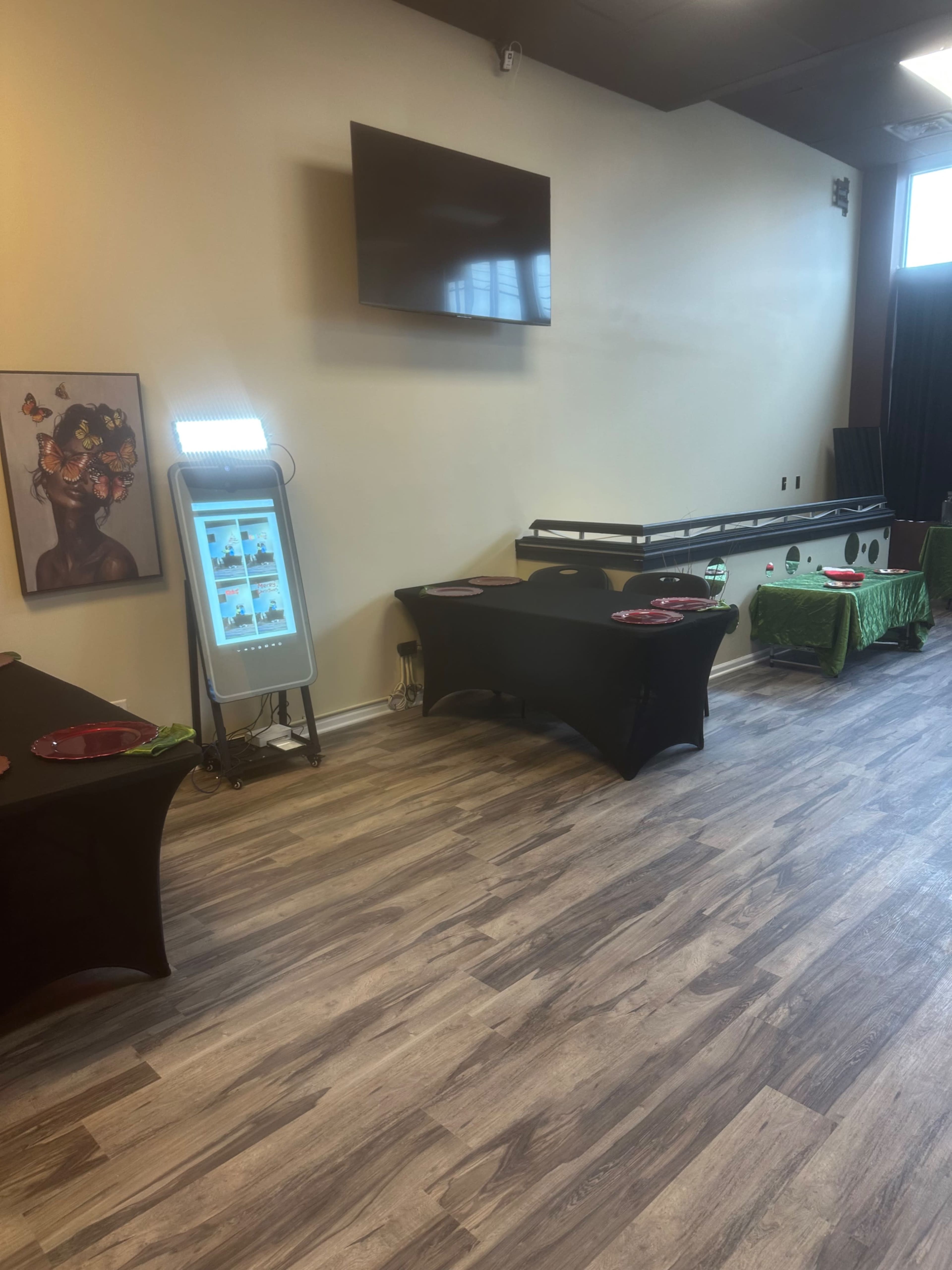 A Rustic “Intimate space with infinite vibes”  tucked away in the Bronzville  area and  just 10 minutes from downtown Image in South Side, Chicago, IL