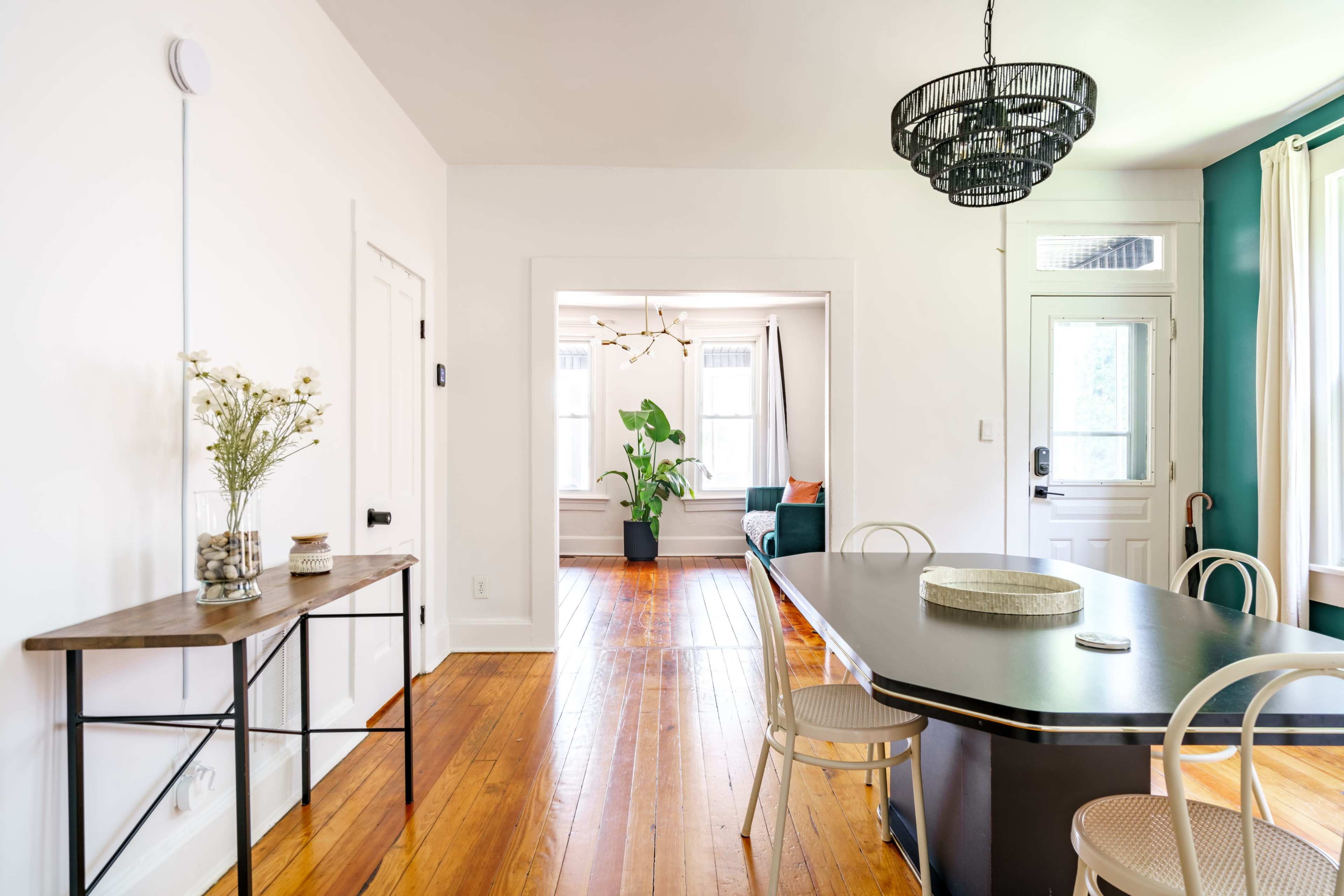 Blue Casita 🌿🐯  Short North • Convention • King Bed • Parking Free Image in Italian Village, Columbus, OH