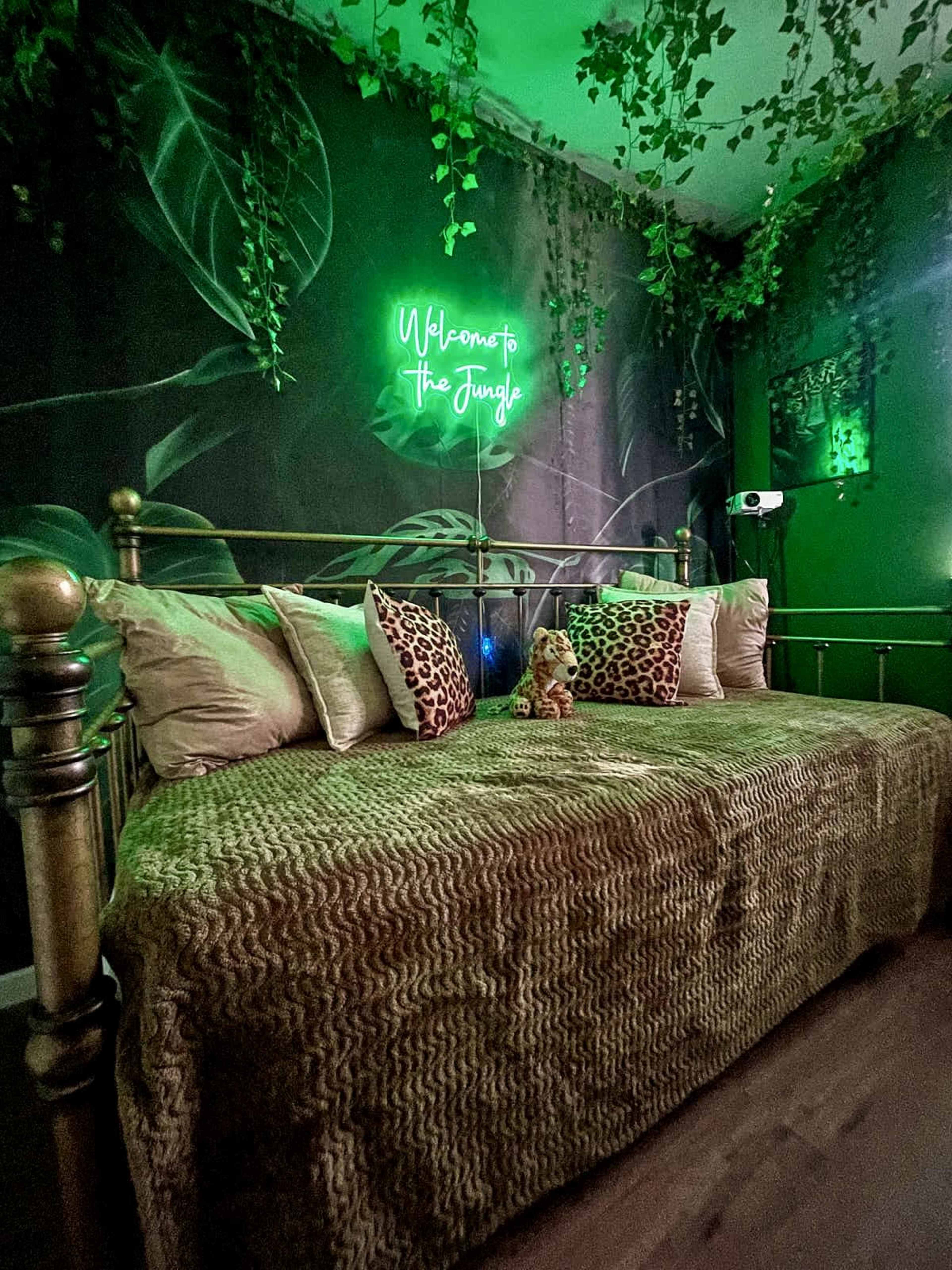 Boudoir Love Jungle w/ Movie Room & Heart Shaped Bed♥️🌴 Image in North Philadelphia, Philadelphia, PA