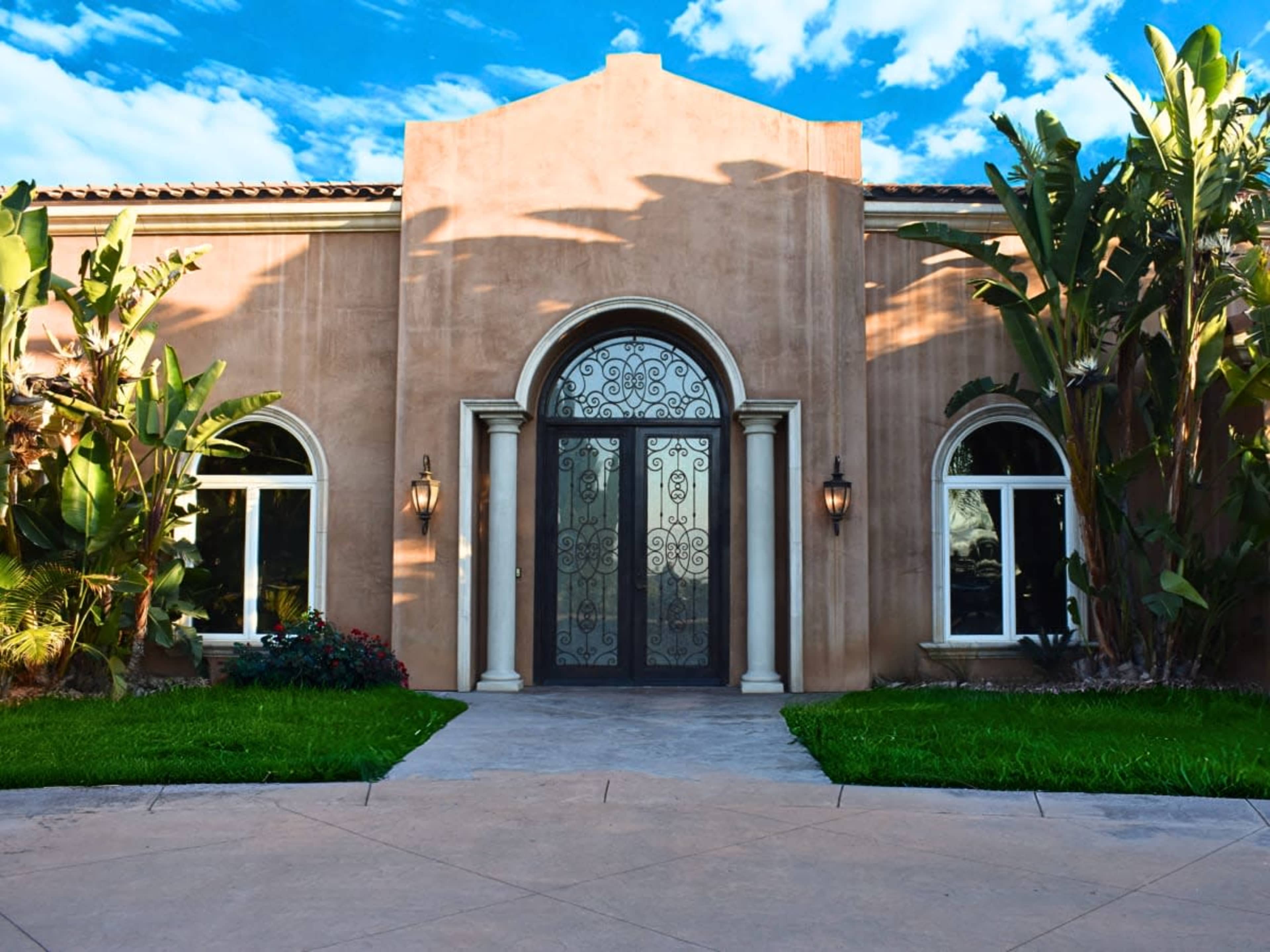 Elegant Hacienda Retreat: Perfect Venue For Unforgettable Celebrations Image in Corona, Corona, AS