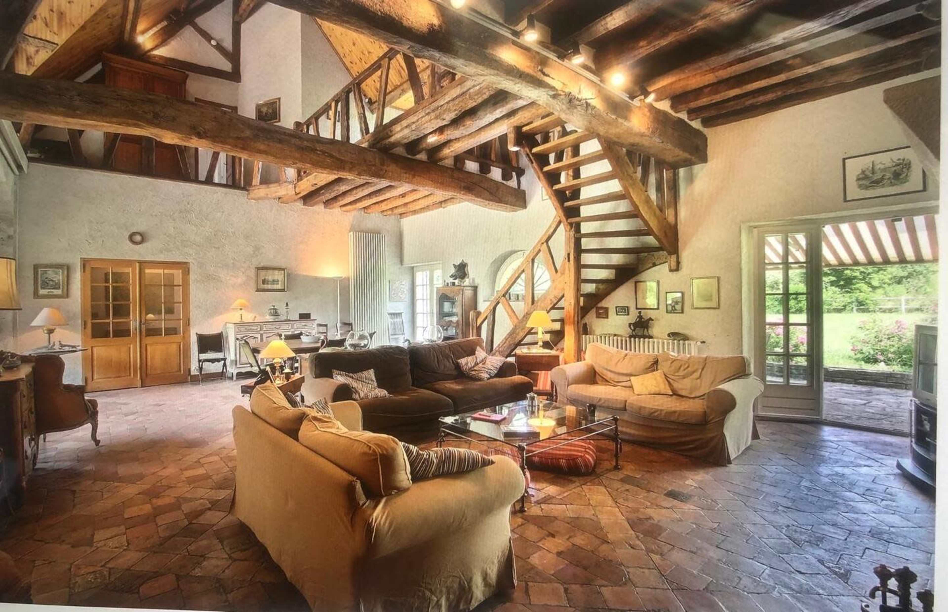 maison de charme entre forêt, prairies et lacs avec son jacuzzi. Image in , ROGNY-LES-SEPT-ECLUSES