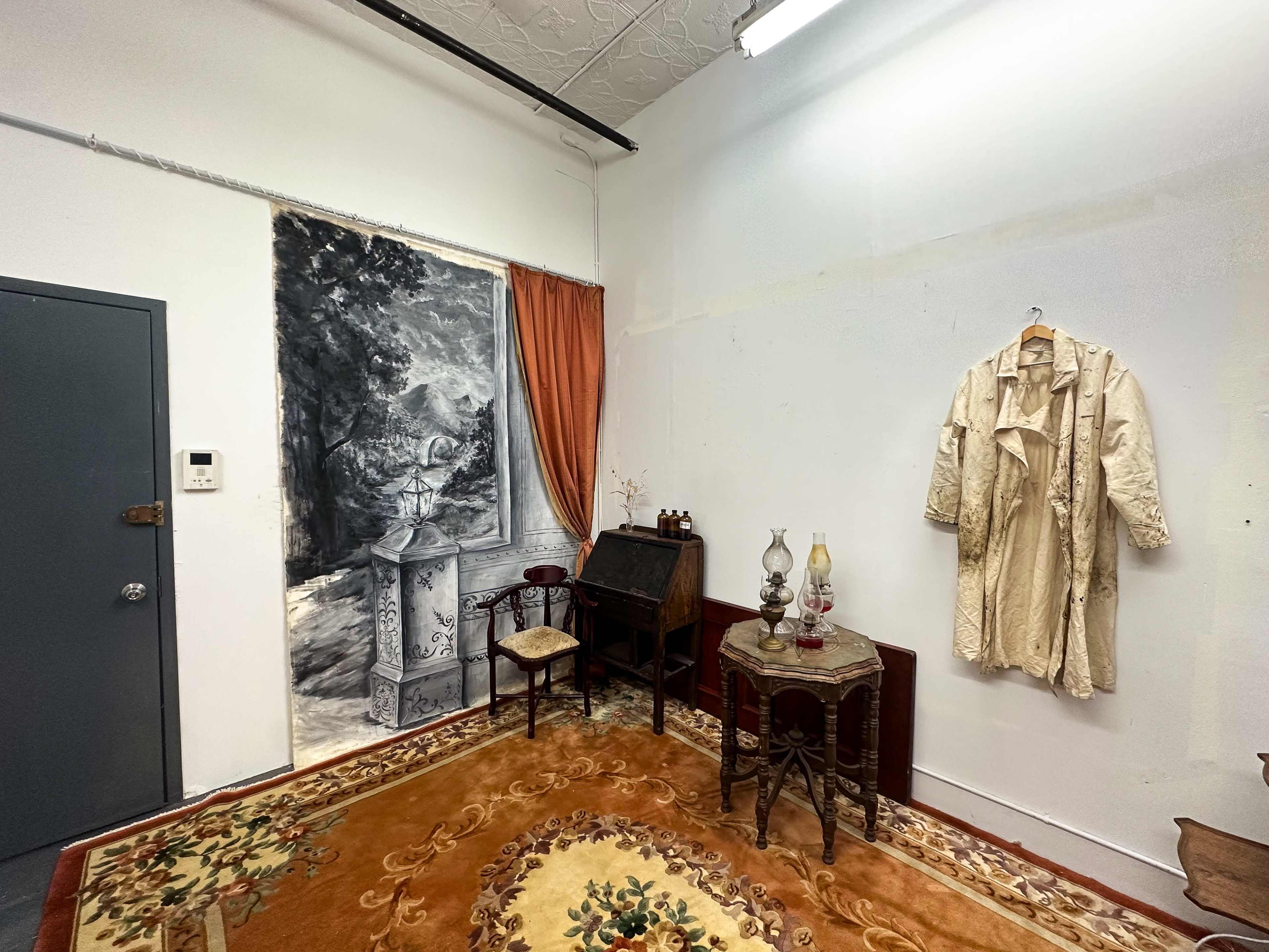 Antique 19th-Century Photographic Studio in Lower Manhattan Image in Lower Manhattan, New York, NY