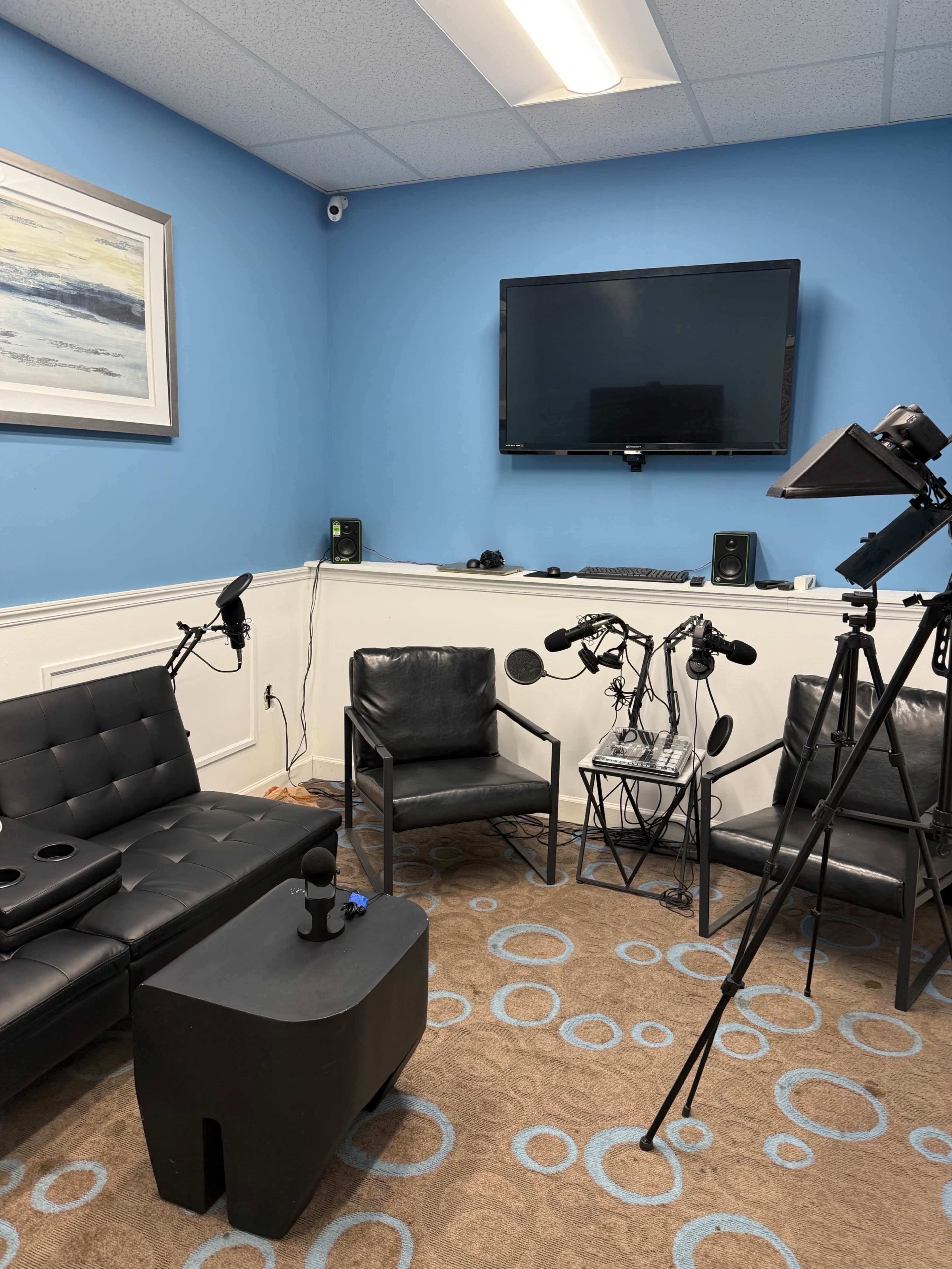 Luxury Office Meeting Space Baltimore County Image in Lochearn, Baltimore, MD