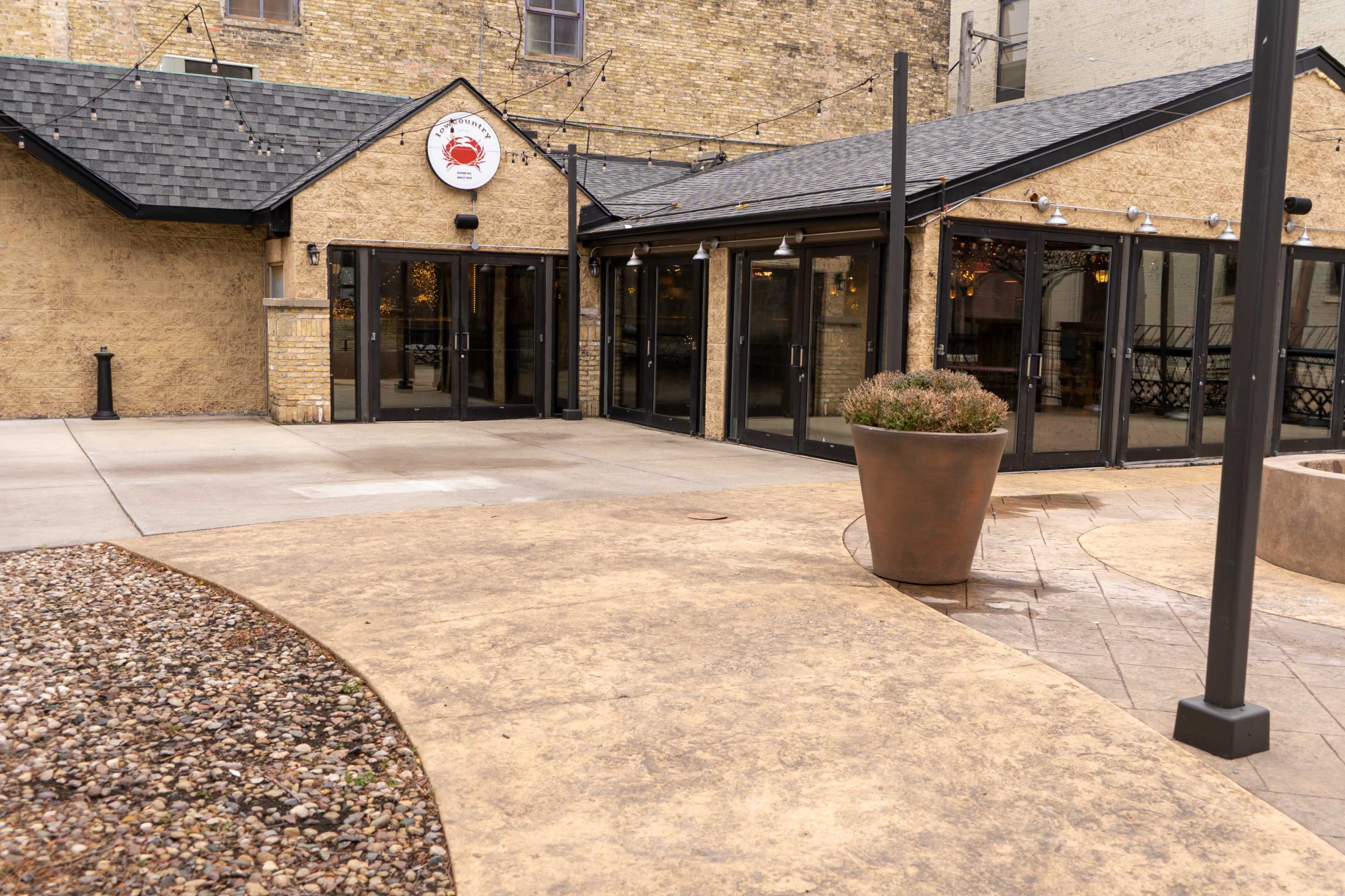 Inviting Courtyard Event Space in the Heart of Downtown Milwaukee Image in Juneau Town, milwaukee, WI