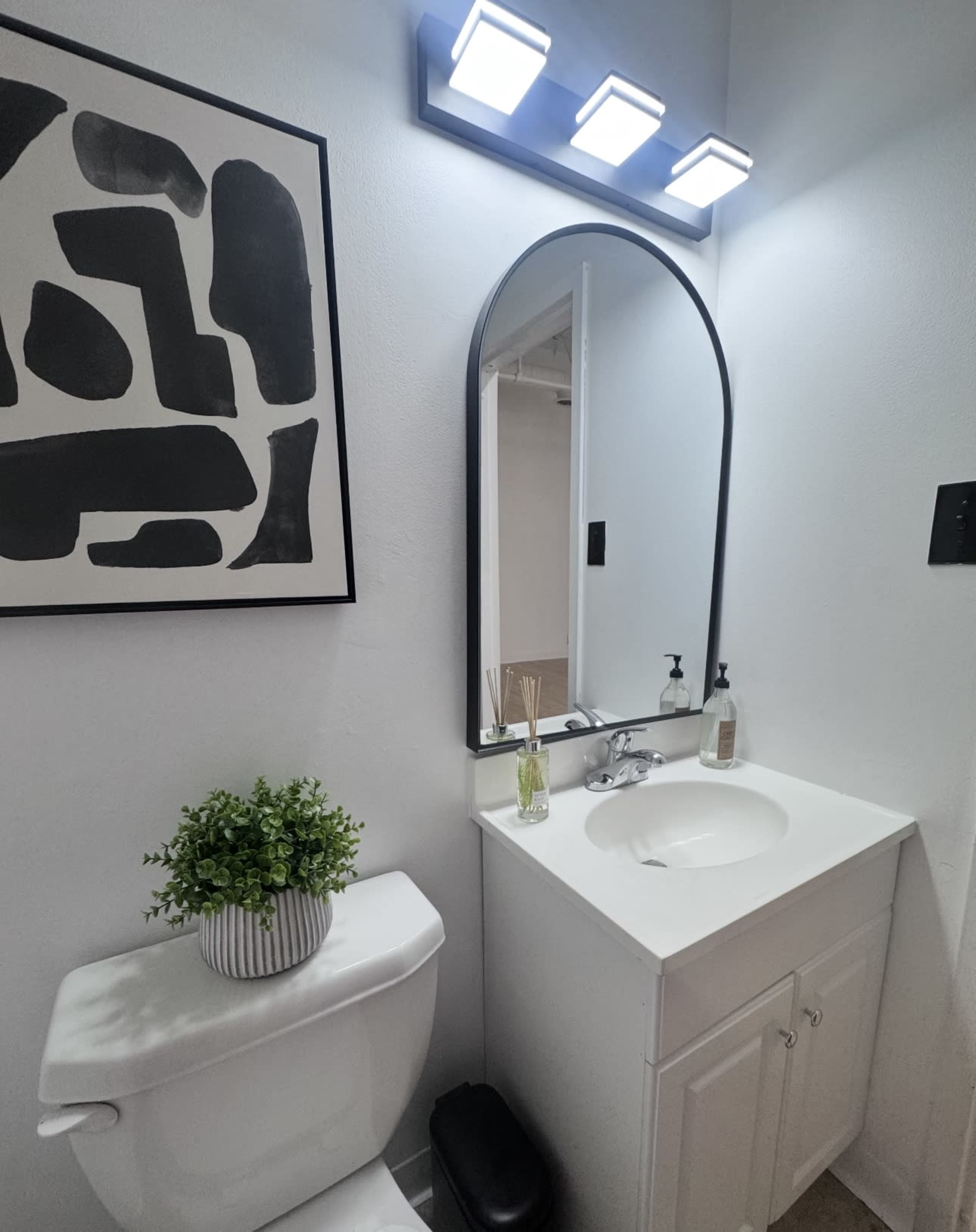 Modern loft Image in Bloomingdale Township, Carol Stream, IL