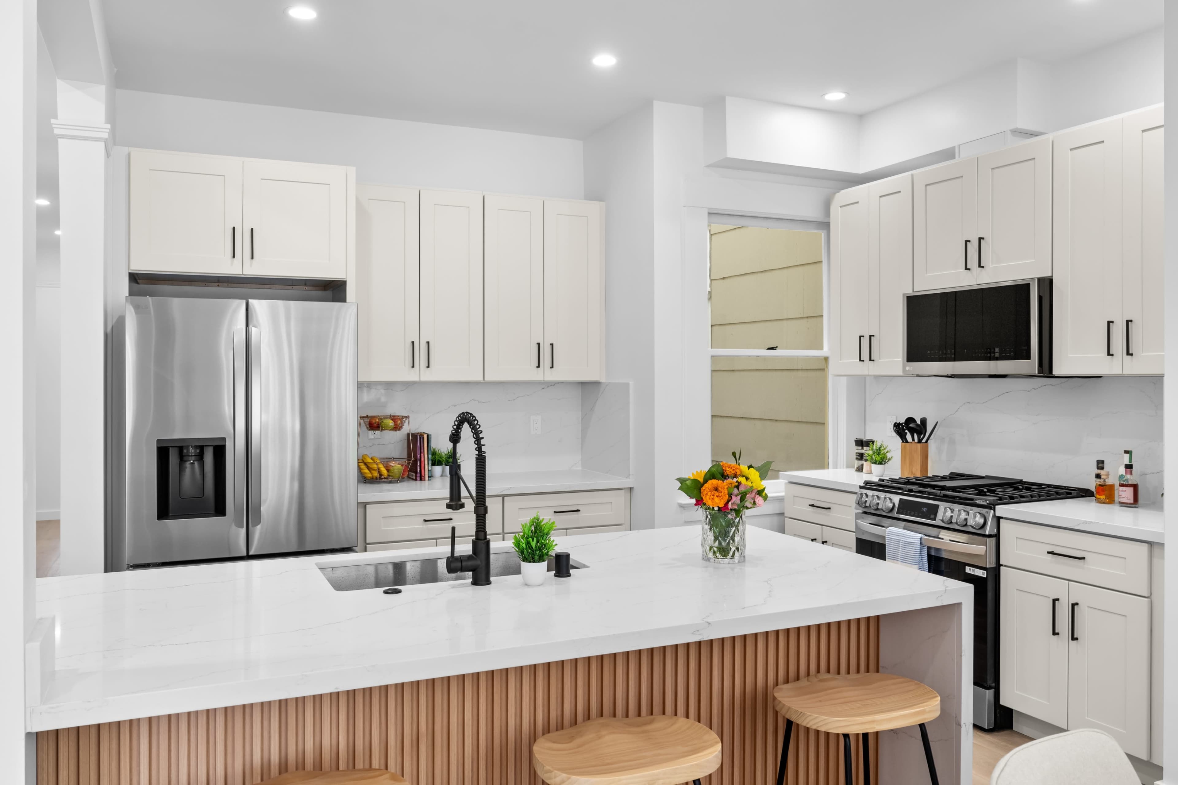 Gorgeous Cow Hollow Home in Phenomenal Location Image in Union Street, San Francisco, CA