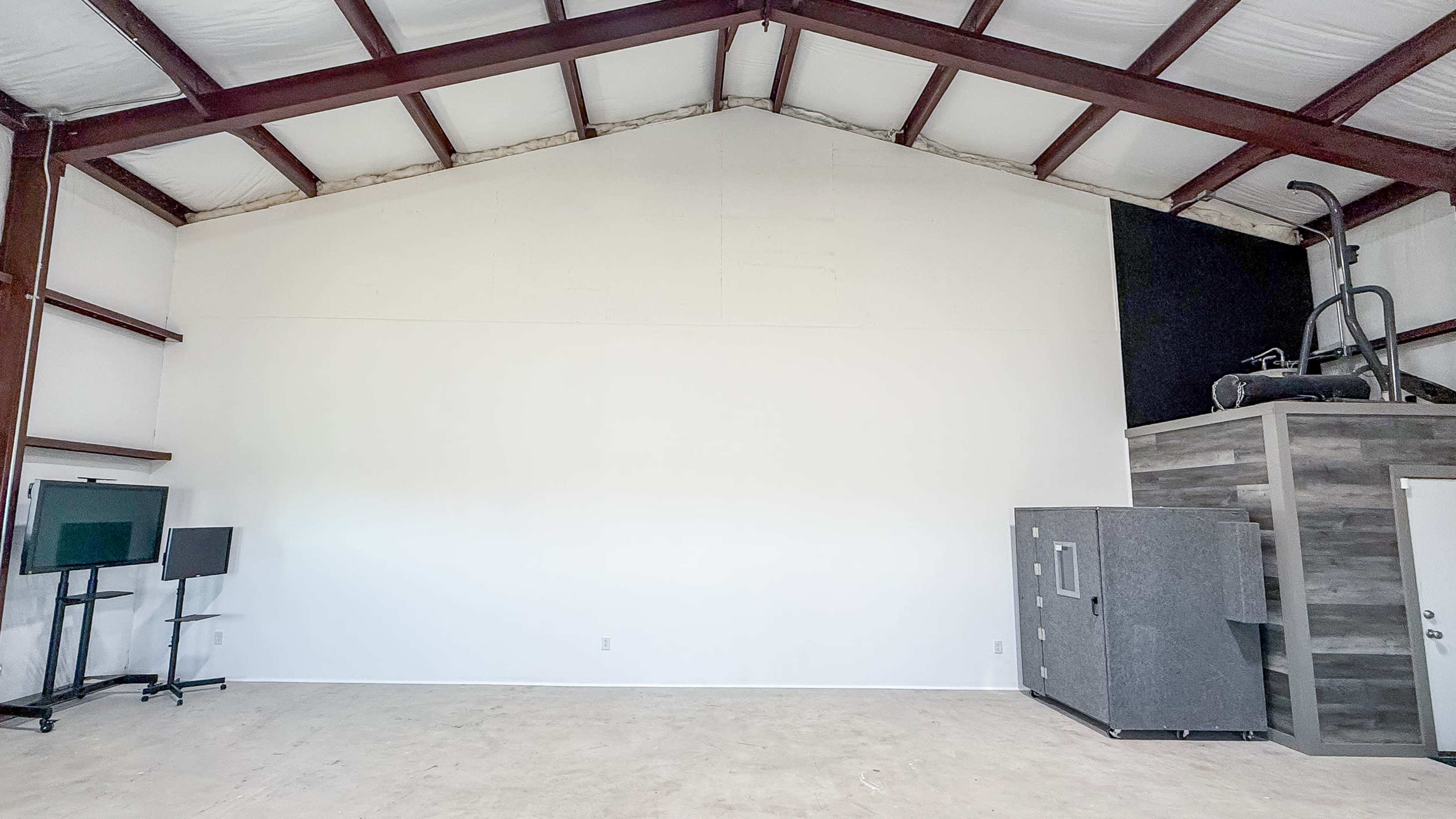1,000 sq. ft. Photo Studio, Bright & Adaptable Image in Buda, Buda, TX