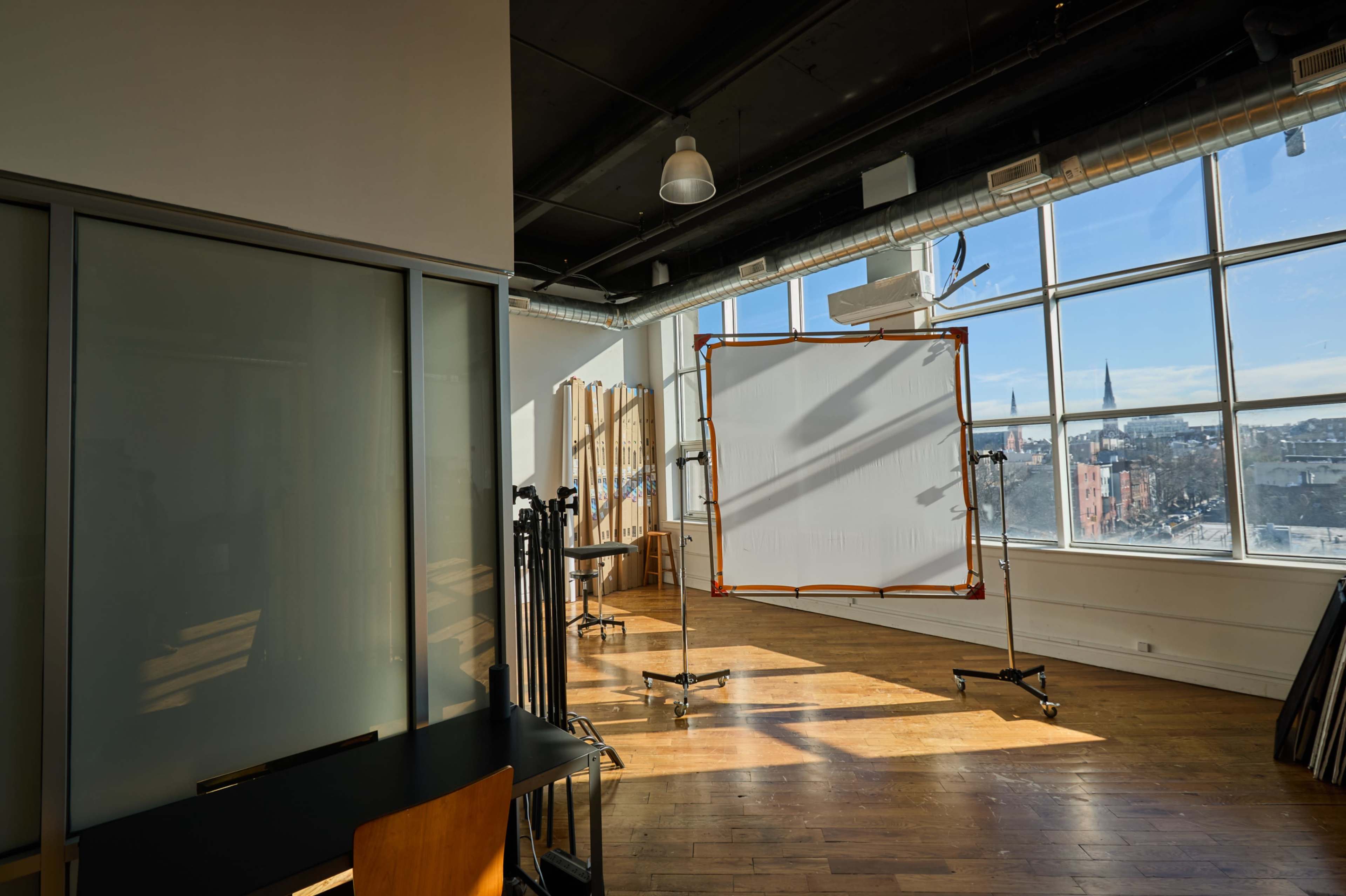 Greenpoint Daylight Photo Studio Image in Greenpoint, Brooklyn, NY