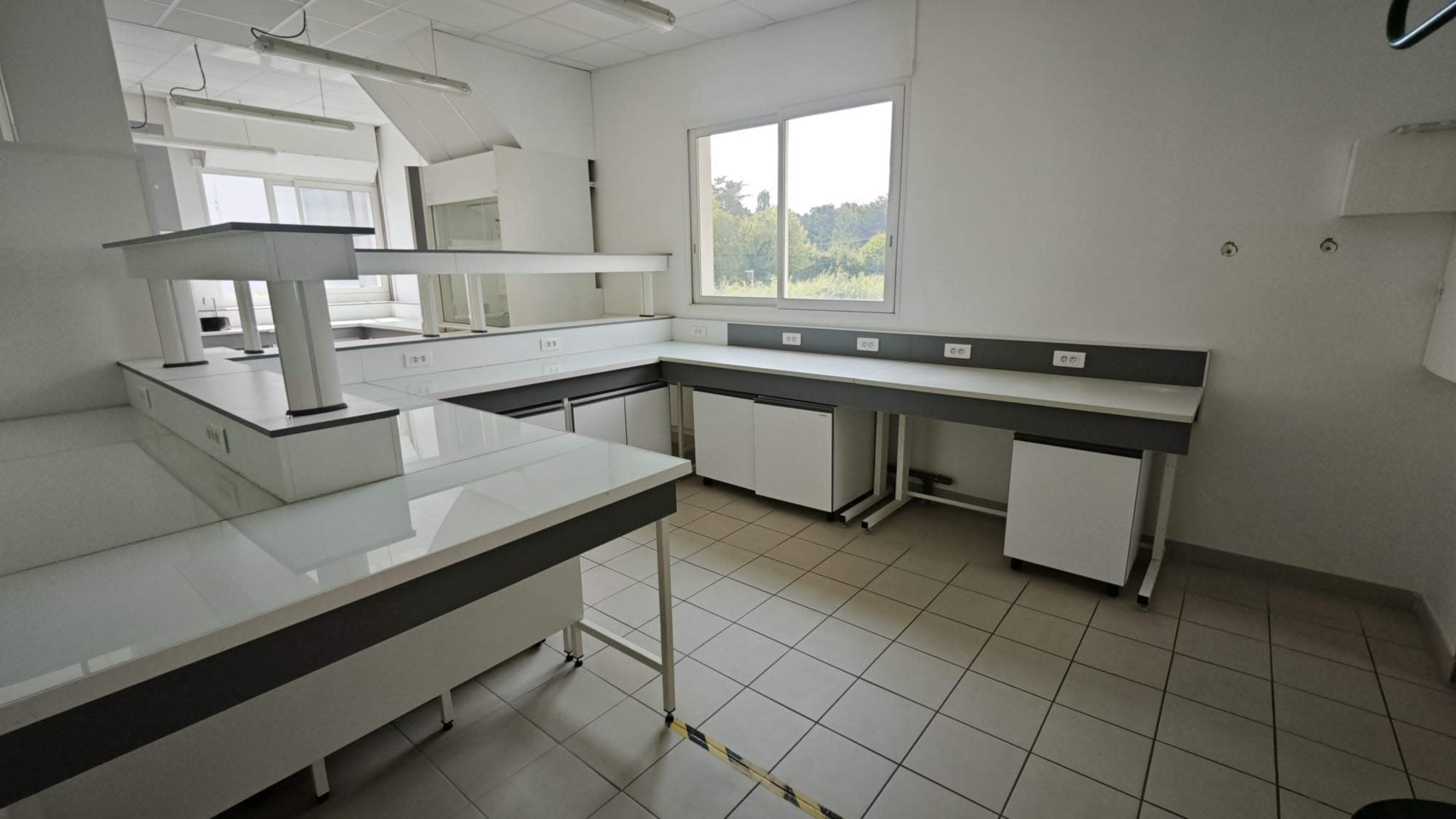 🎥 Studio de tournage à louer 120m2 – Décor 🔬 laboratoire scientifique 🔬 – Podcast, Tournage, Shooting photo/vidéo – Magny-les-Hameaux (Yvelines) Image in , Magny Les Hameaux