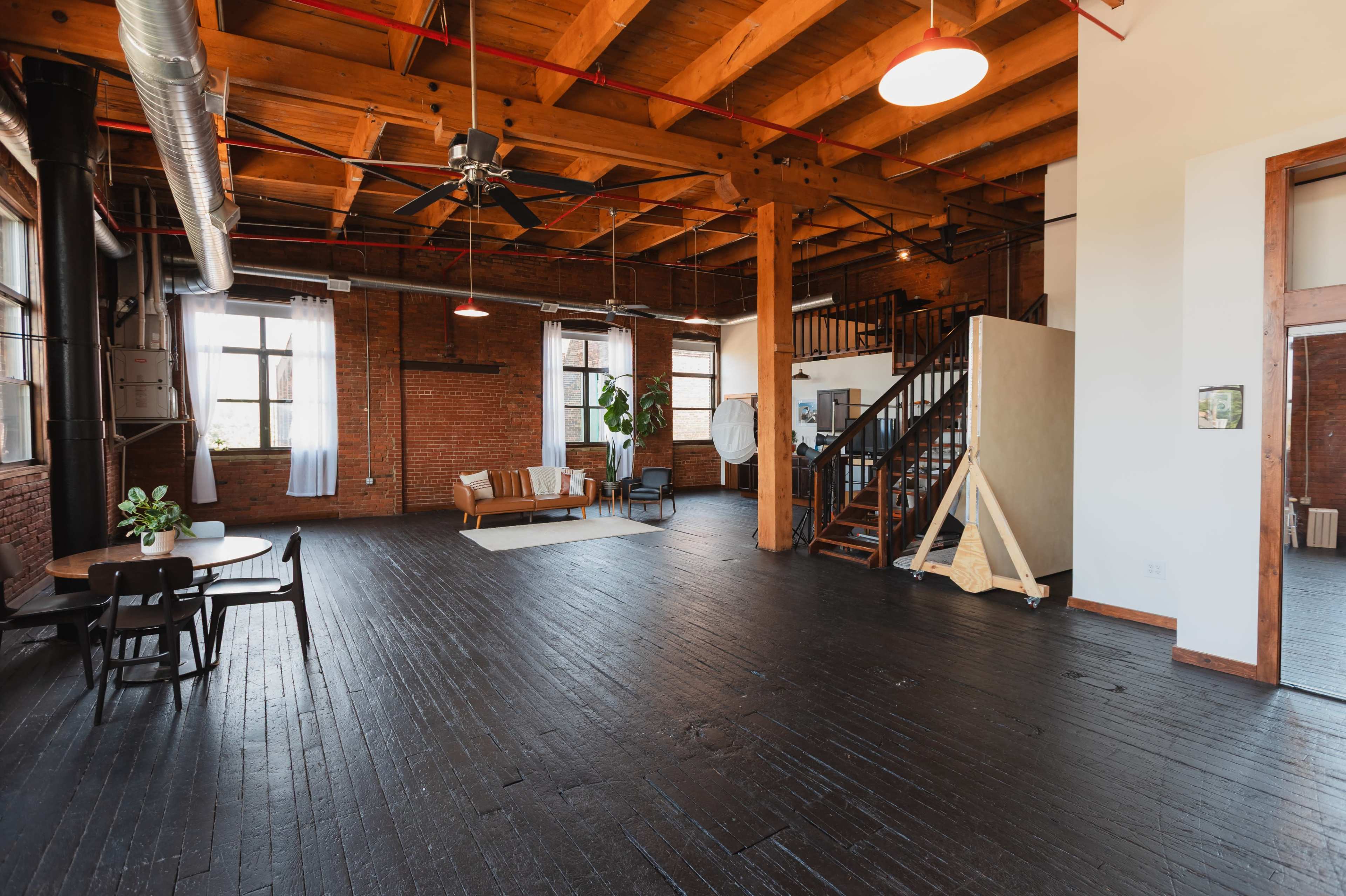 Cleveland’s Rustic Natural Light Studio Image in Clark - Fulton, Cleveland, OH