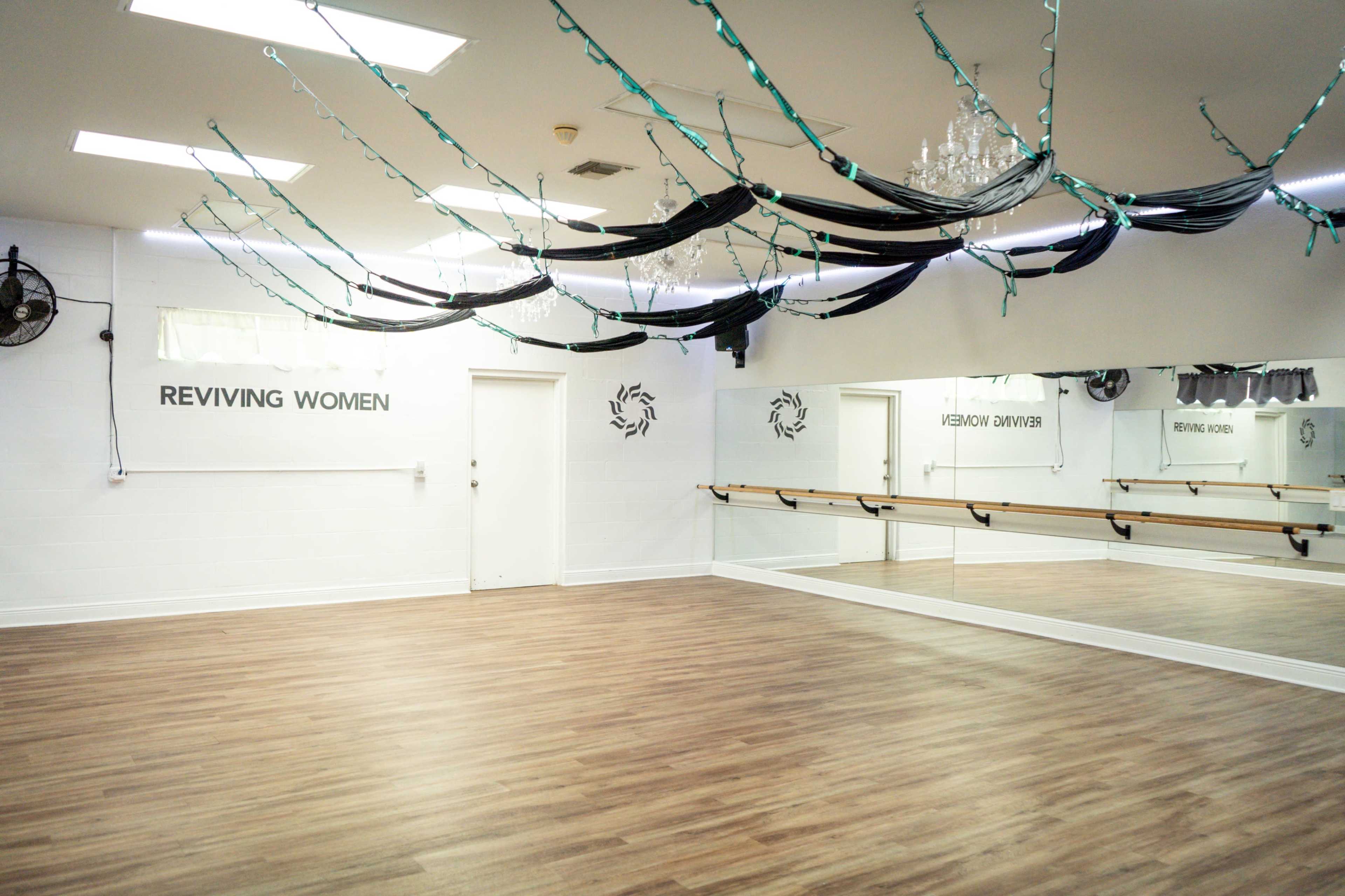 Centrally located in Riverview: Versatile Open-Concept Studio for Events Image in Riverview, Riverview, FL