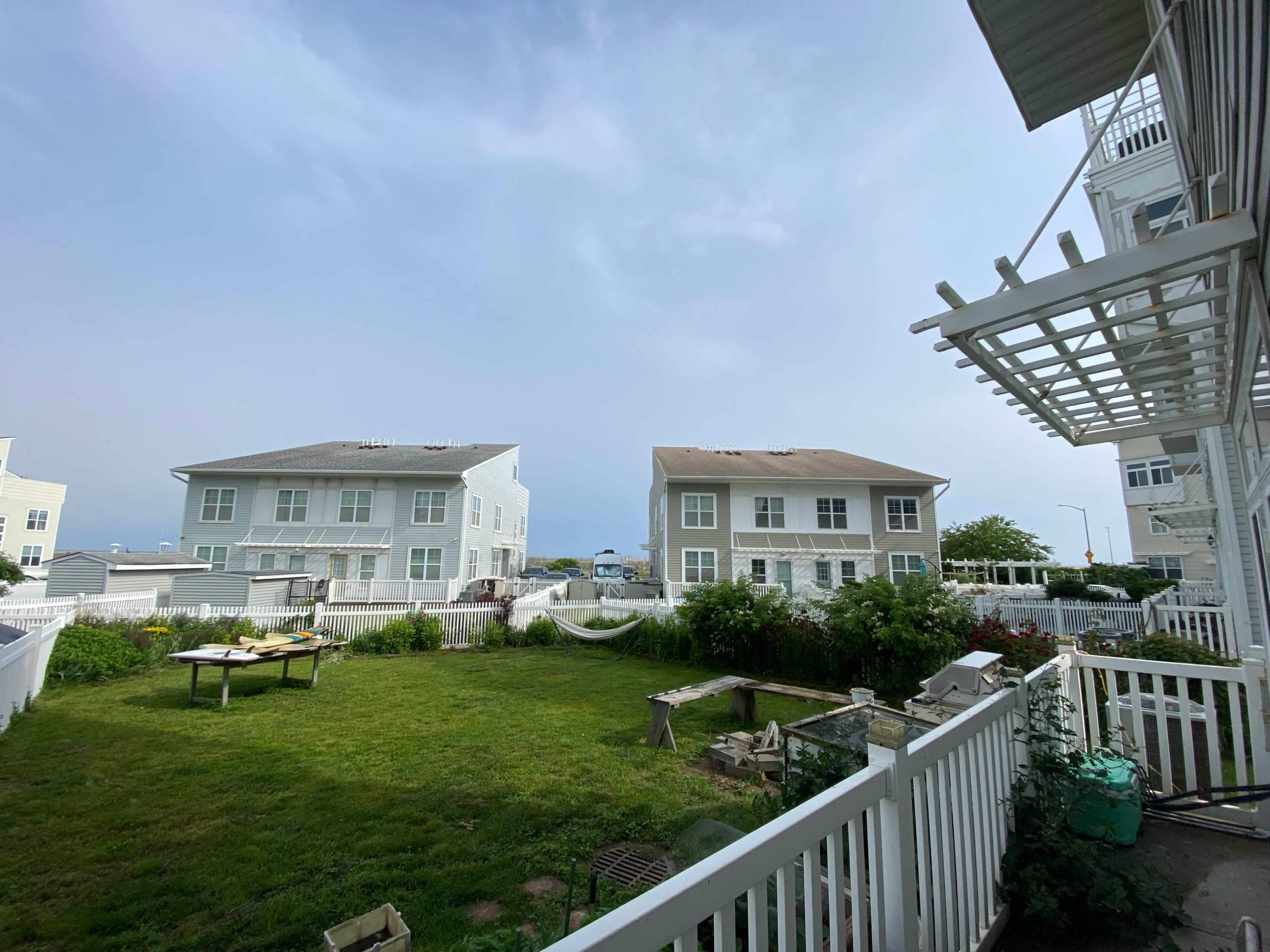 Urban Minimalist Modern Beach Home with Ocean View Image in Arverne, Arverne, NY