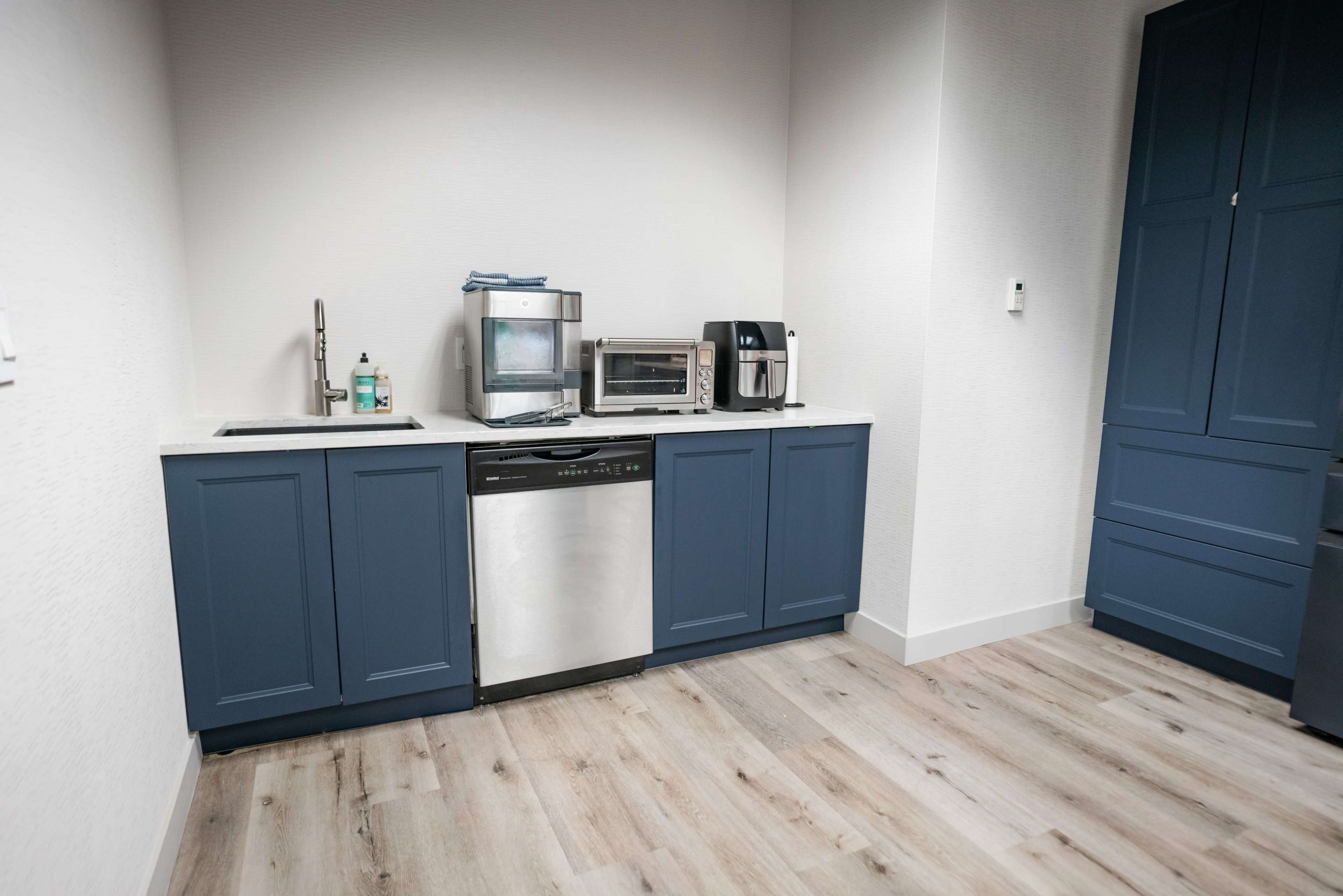 *NEW* Beautiful Kitchen Studio Equipped for Live Streams, Podcasts and Filming with Scenic Views in the heart of Fishermen's Terminal Image in Interbay, Seattle, WA