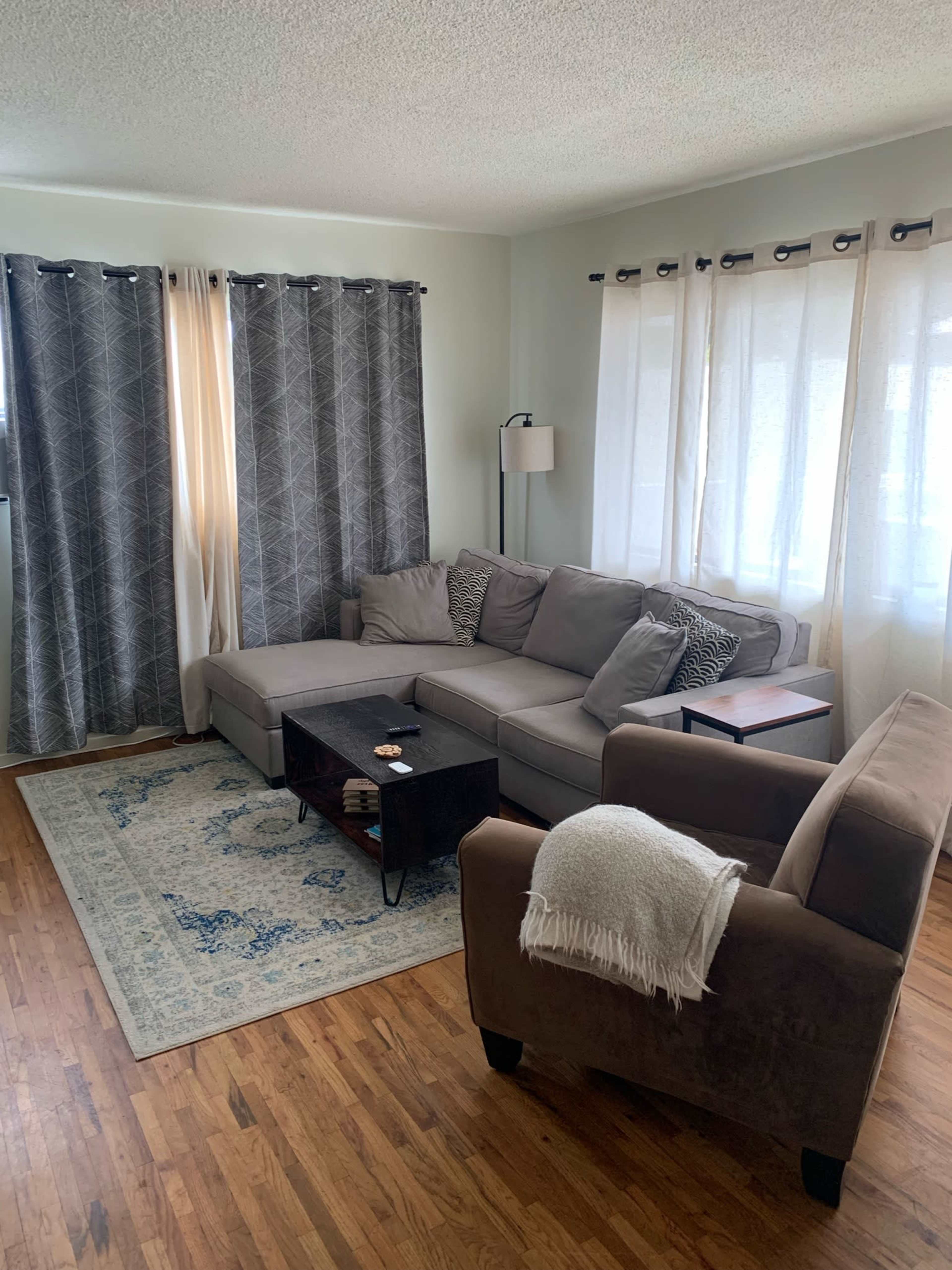 Cozy Apartment for Meetings and Small Gatherings Image in Mid-City, Santa Monica, CA