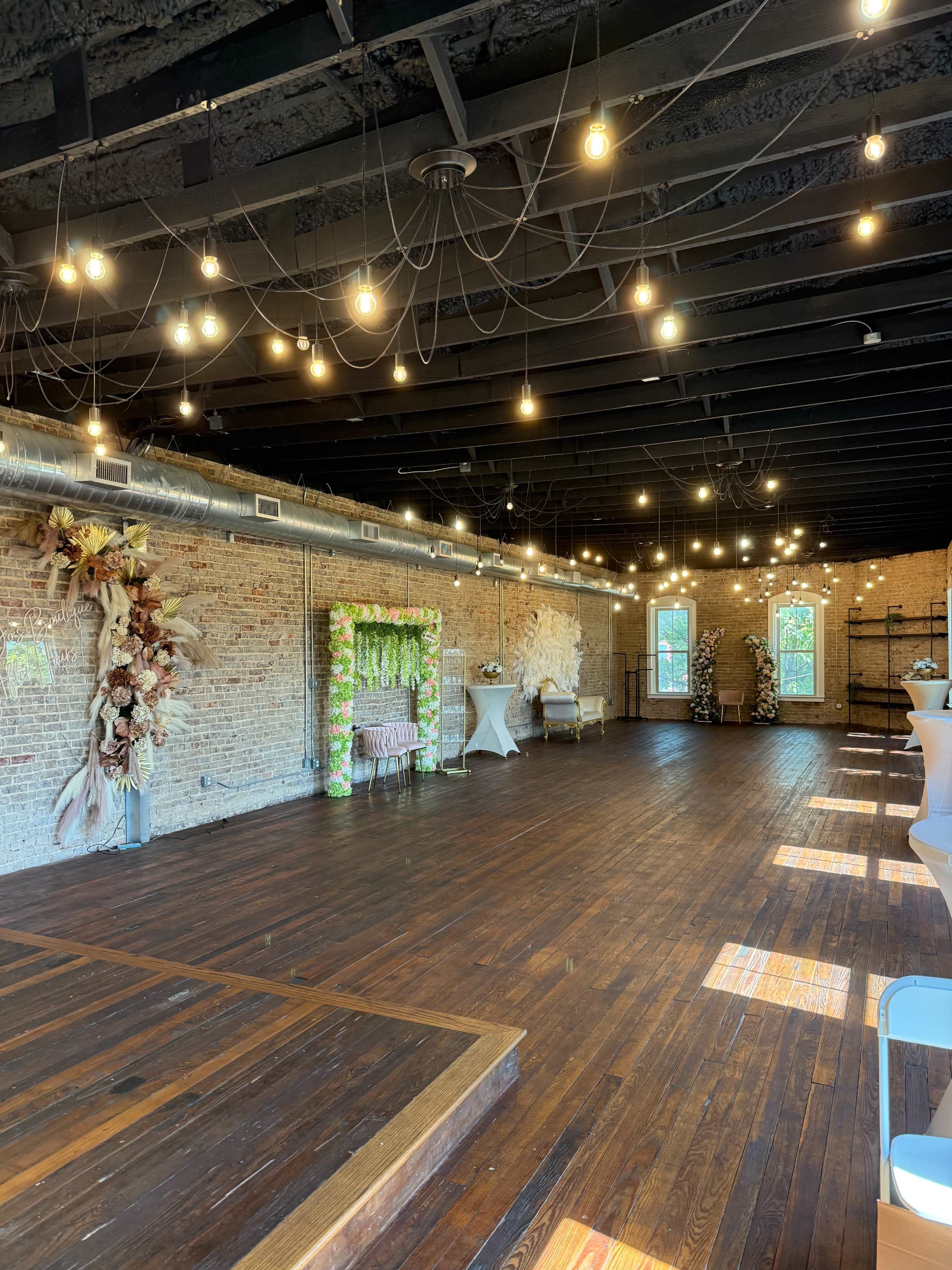 Historic Downtown Upstairs Studio Image in Mansfield, Mansfield, TX