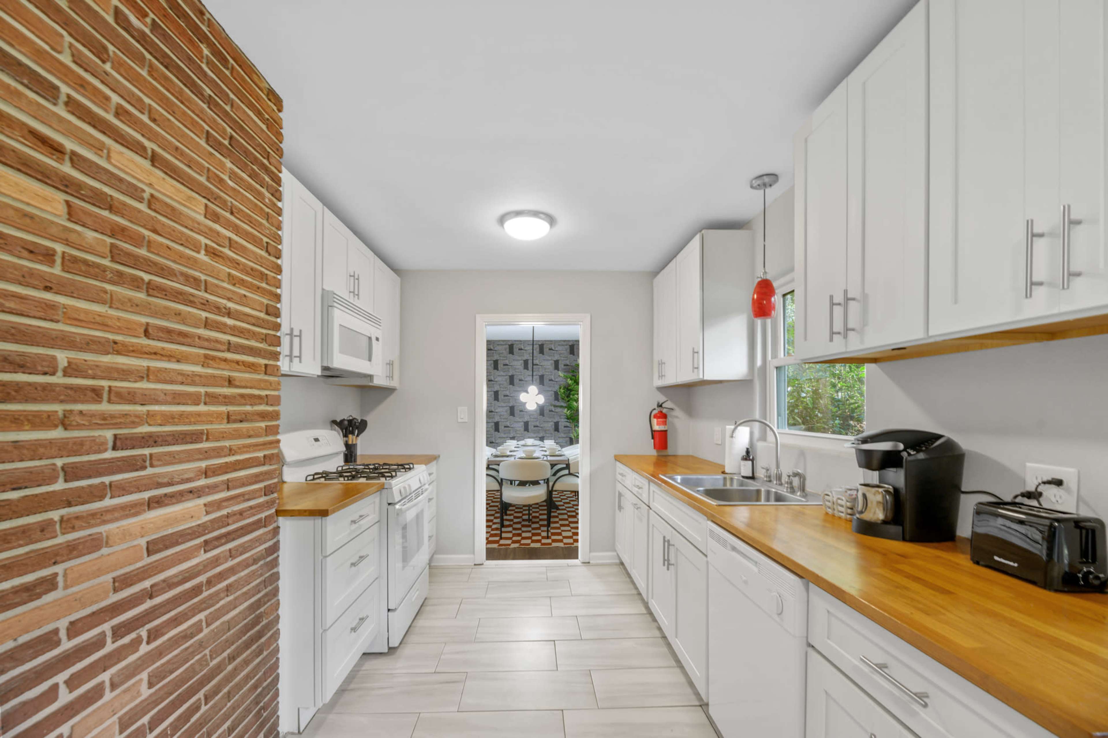 Charming Tallahassee Retreat – Perfect for Small Gatherings & Creative Projects Image in Old Town, Tallahassee, FL