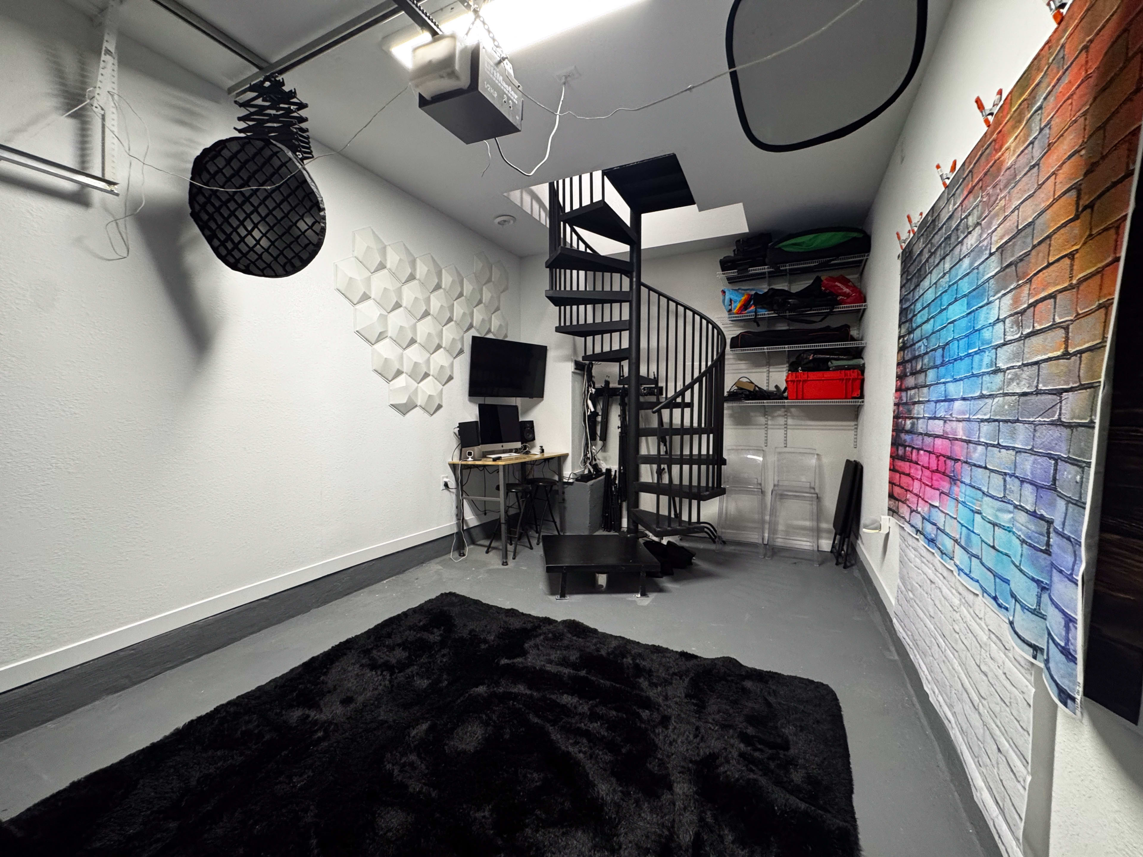 3 Story Modern Urban Condo With A 250+ Sq Foot Studio Space. Image in Ridgmar, Fort Worth, TX