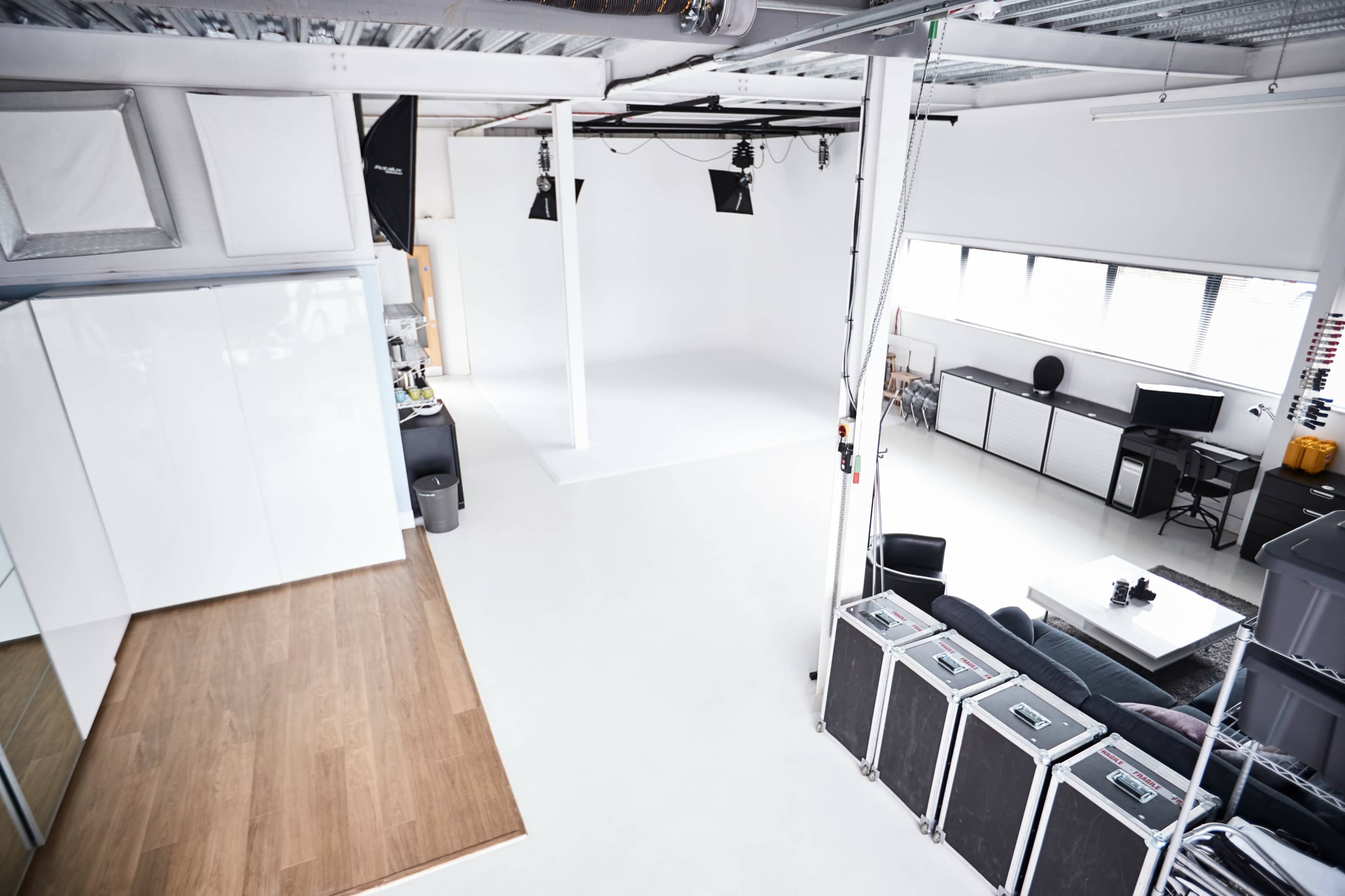 Modern Photo Studio with Equipment Rental Image in Wallingford, Wallingford, ENG