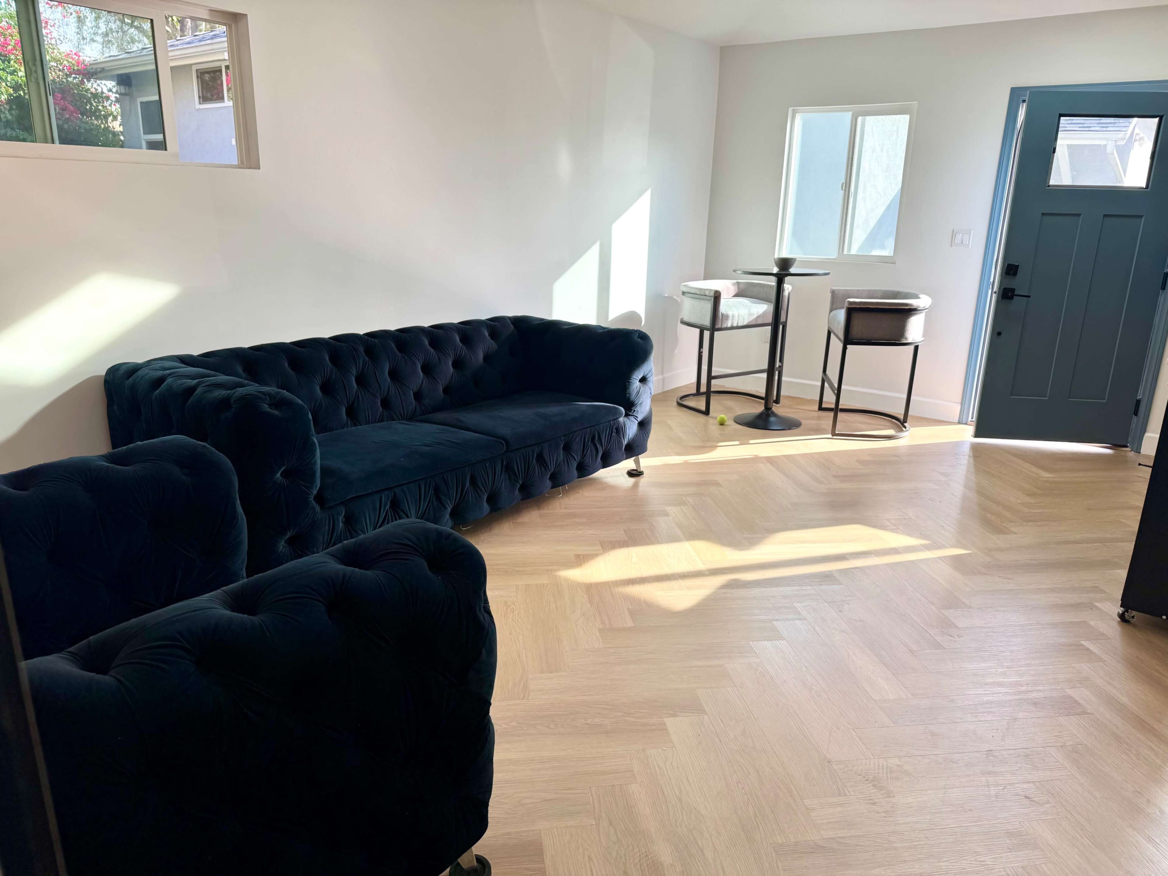 A little house that feels like an apartment full one bedroom house Image in Van Nuys, Los Angeles, CA