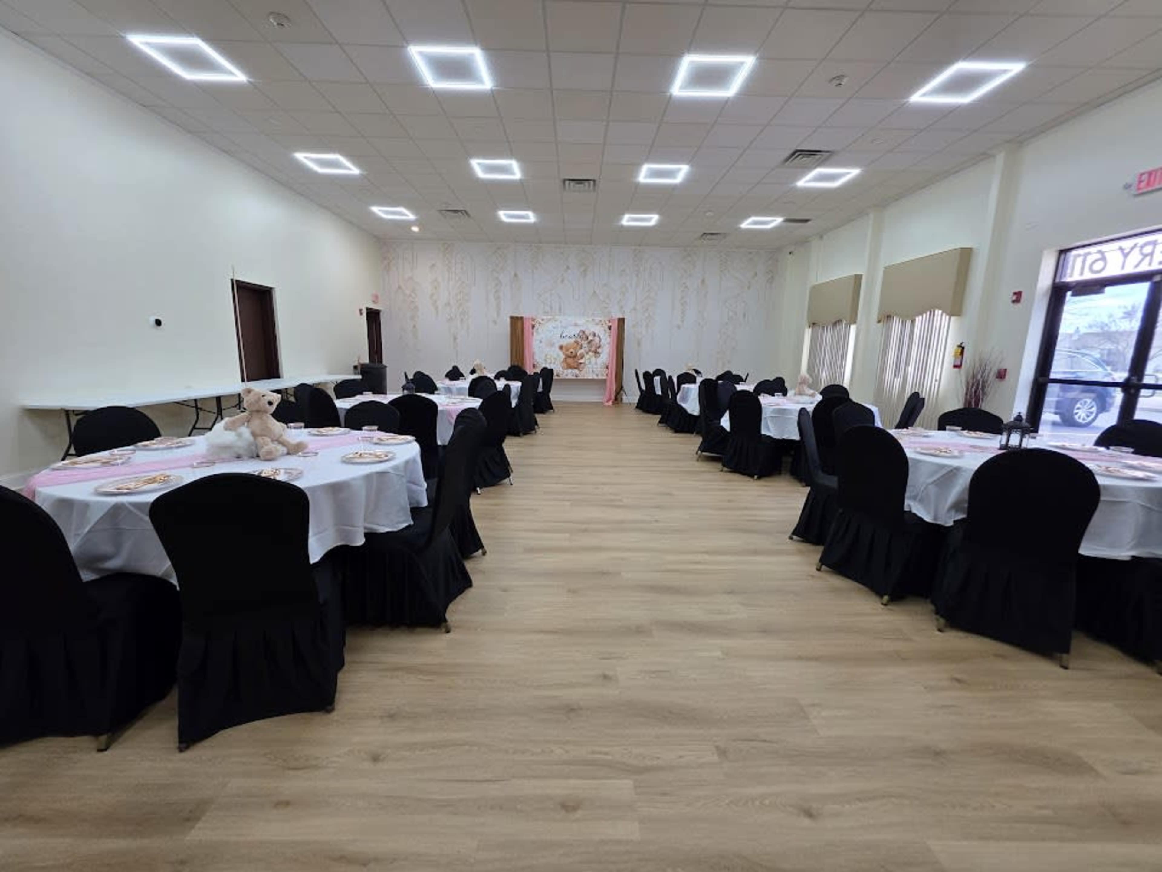 East Dundee Loft with Simplistic Luxe Charm Image in Dundee Township, East Dundee, IL