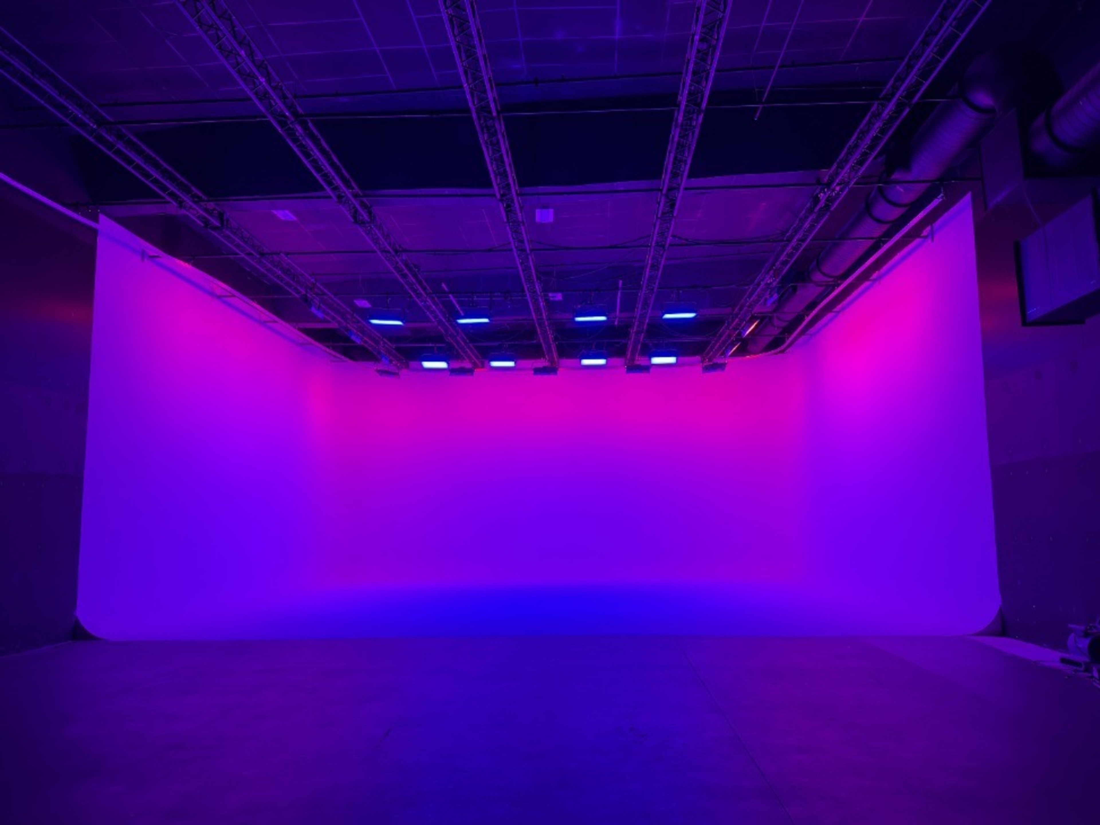 White-out Studio 4 pre-lights