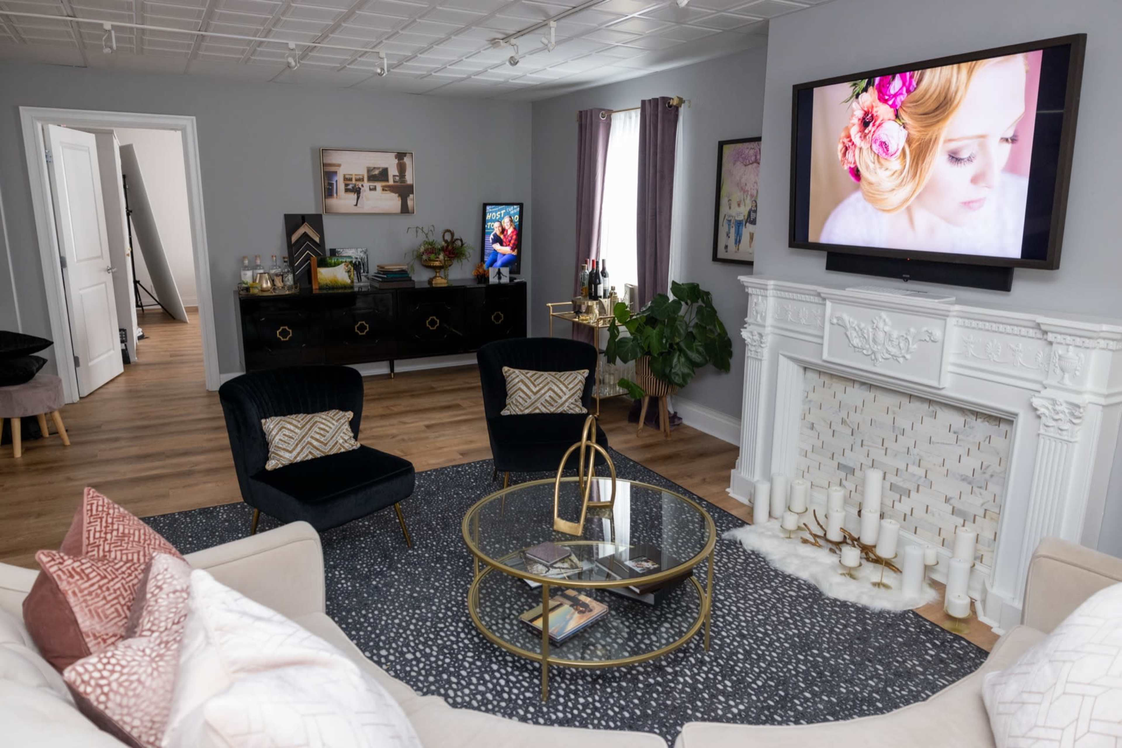 Luxurious & Spacious East Ave Photography Studio Image in East Avenue, Rochester, NY