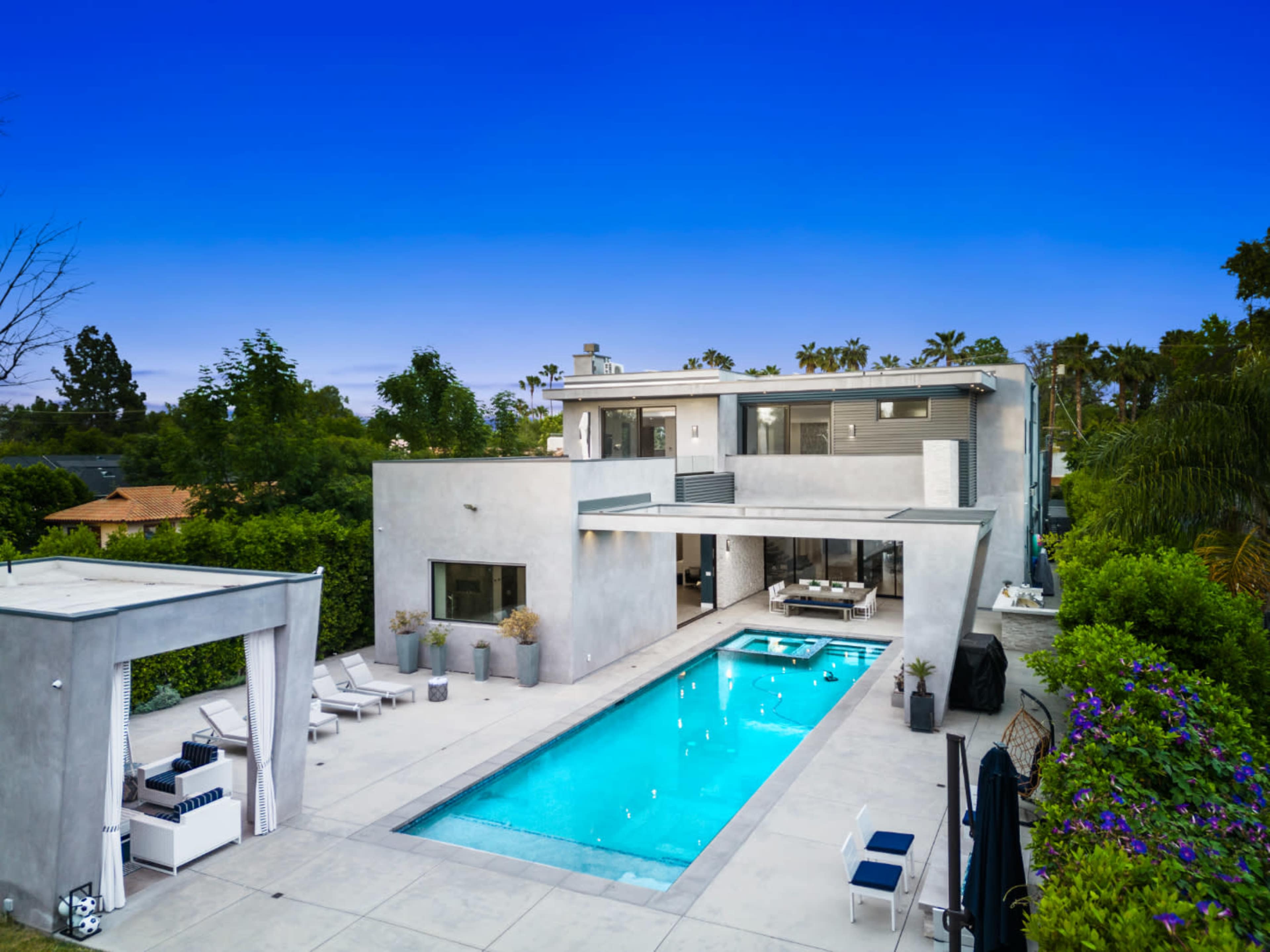 SLEEK DESERT MODERN/ COURTYARD POOL & VIEWS Image in Tarzana, Los Angeles, CA