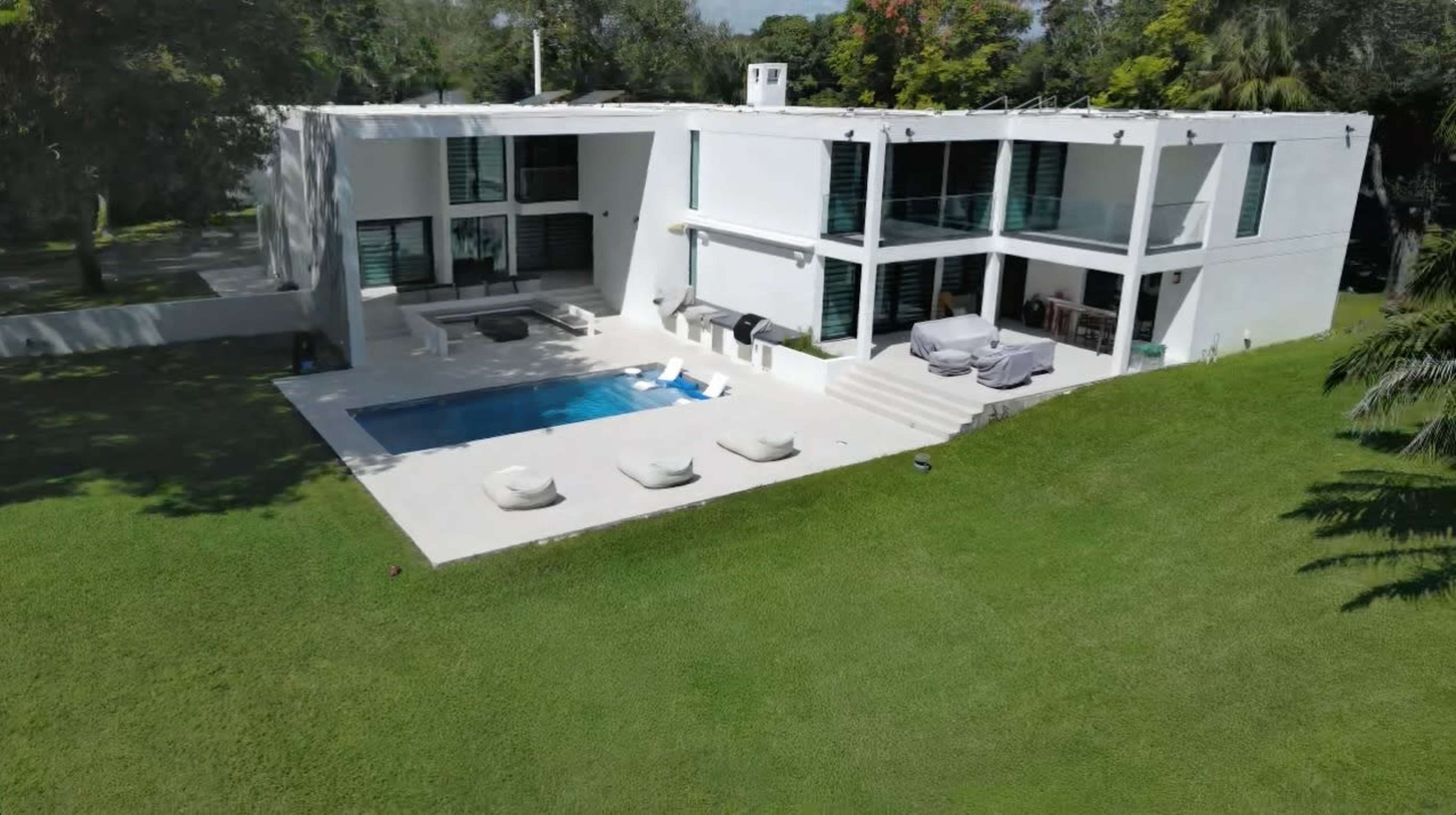 1.5 acres Secluded Enchanted Palmetto Bay venue Image in Palmetto Bay, Palmetto bay, FL