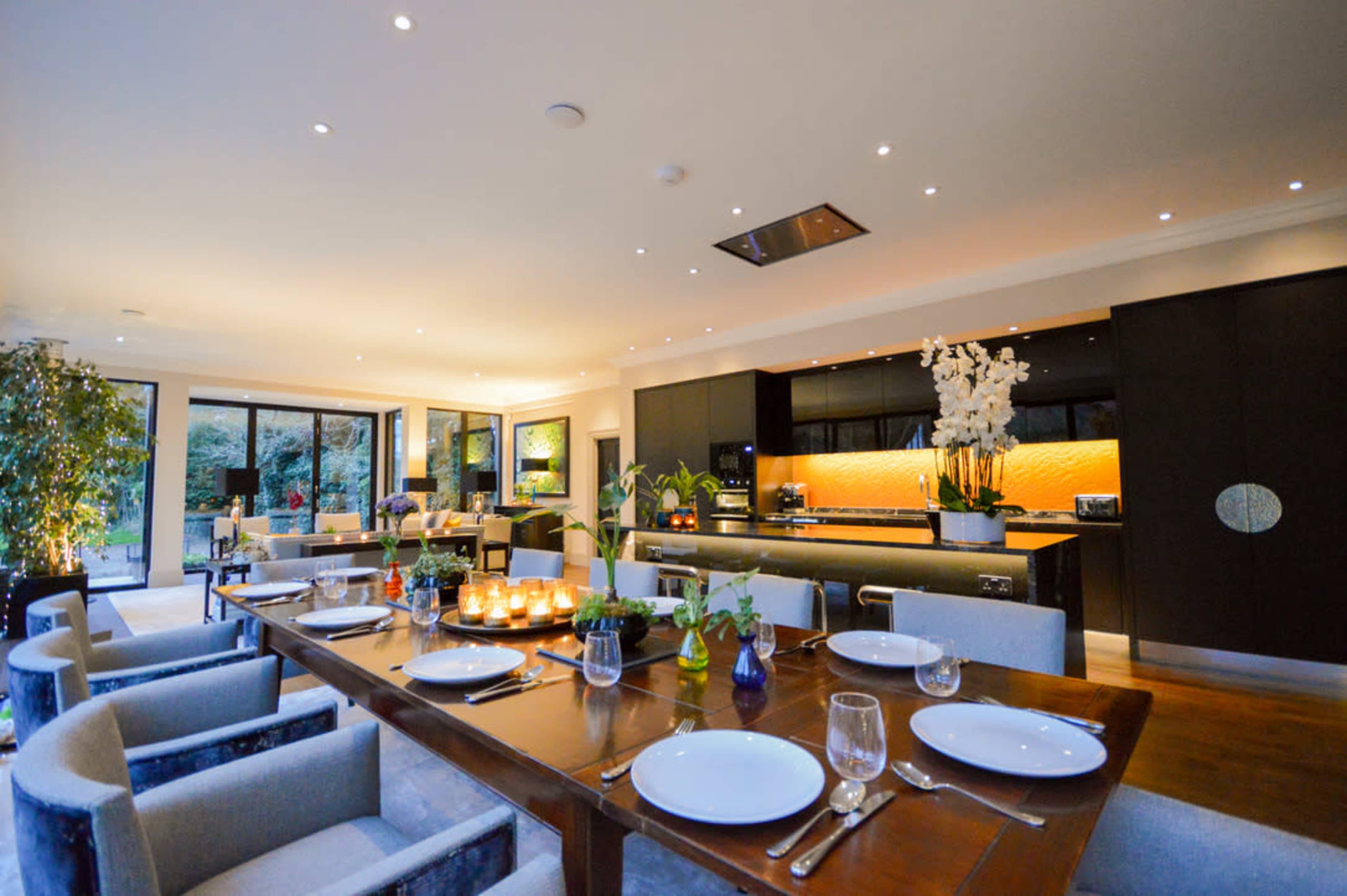 A luxury retreat centre on the River Thames close to Heathrow Airport with yoga studio Image in Wooburn, BOURNE END, ENG