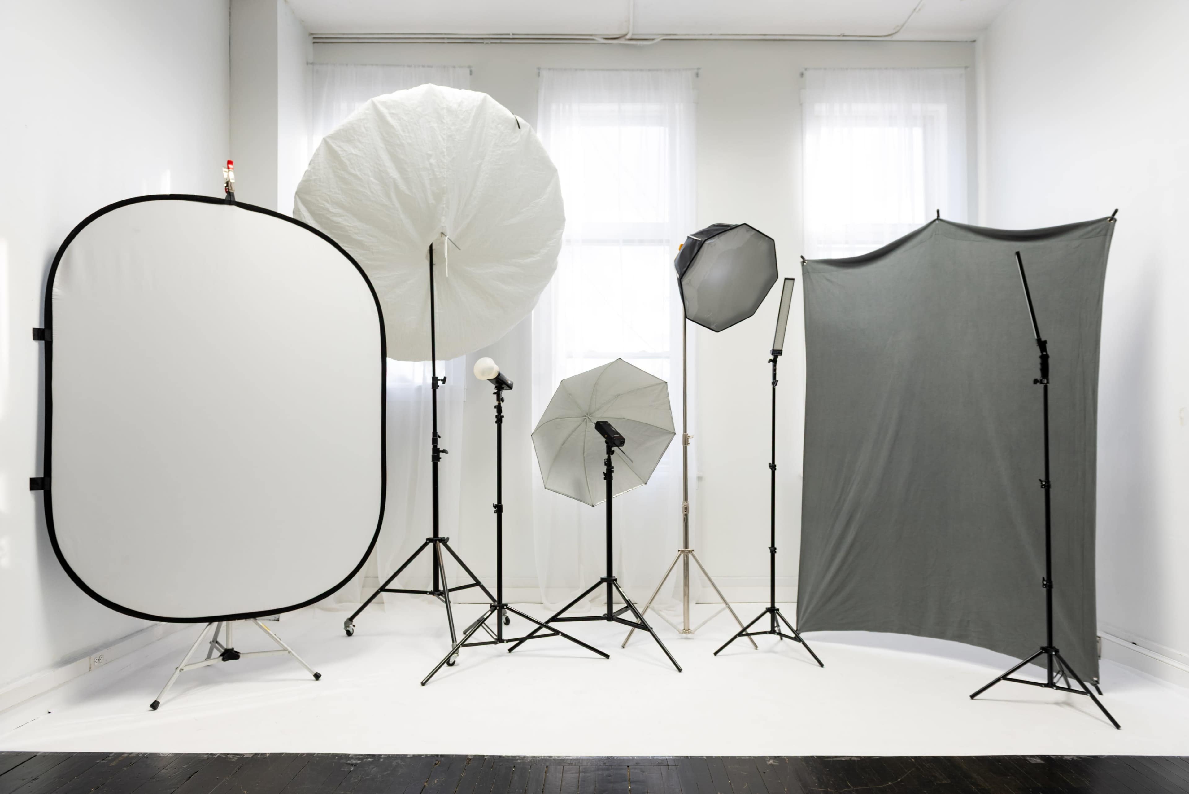 Large Airy Studio on the Fox River Image in Batavia Township, Batavia, IL