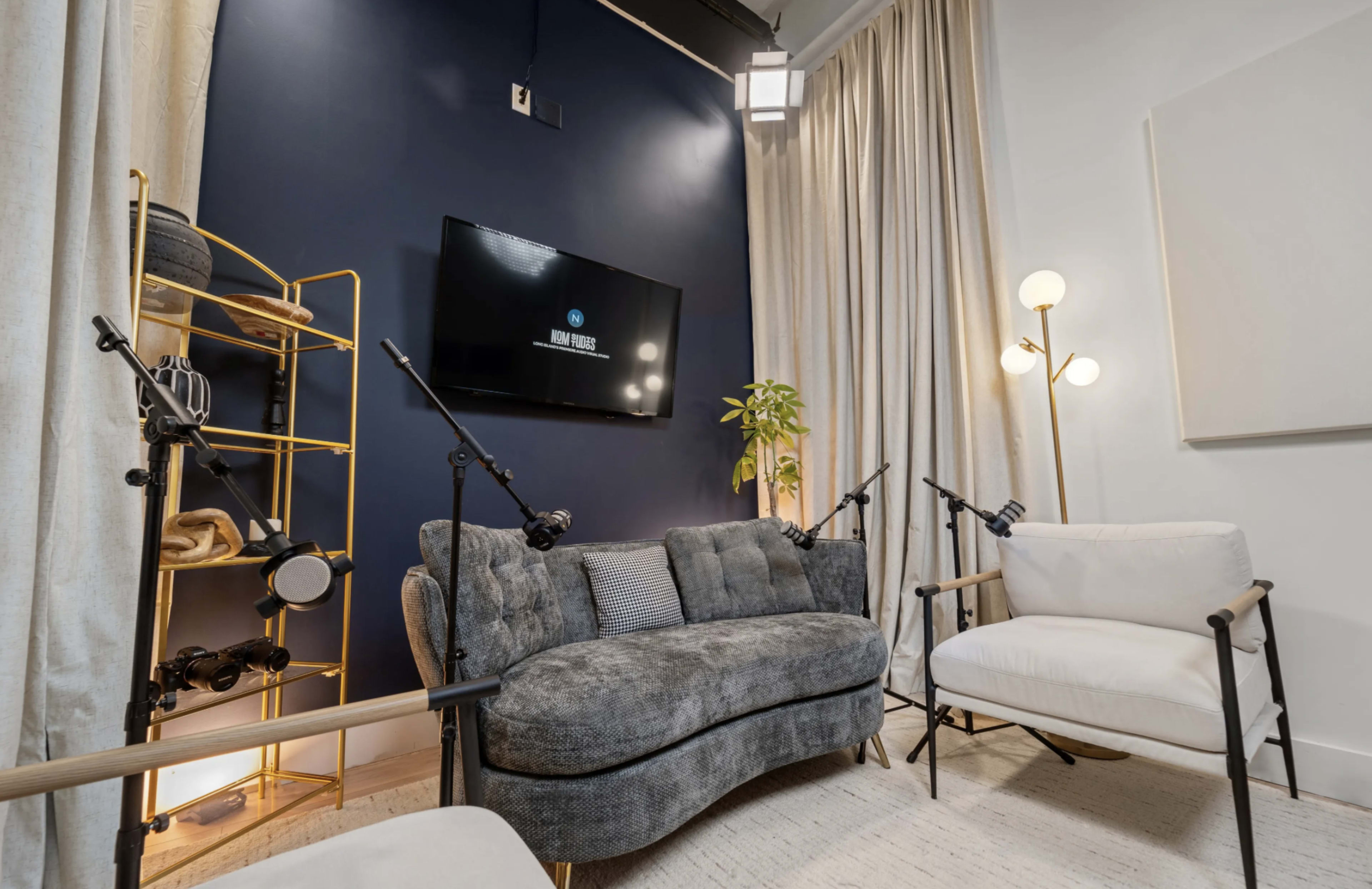 Small Studios　スモールスタジオ　Page One Pub Small Studios スモールスタジオ Page One Pub Small Studios