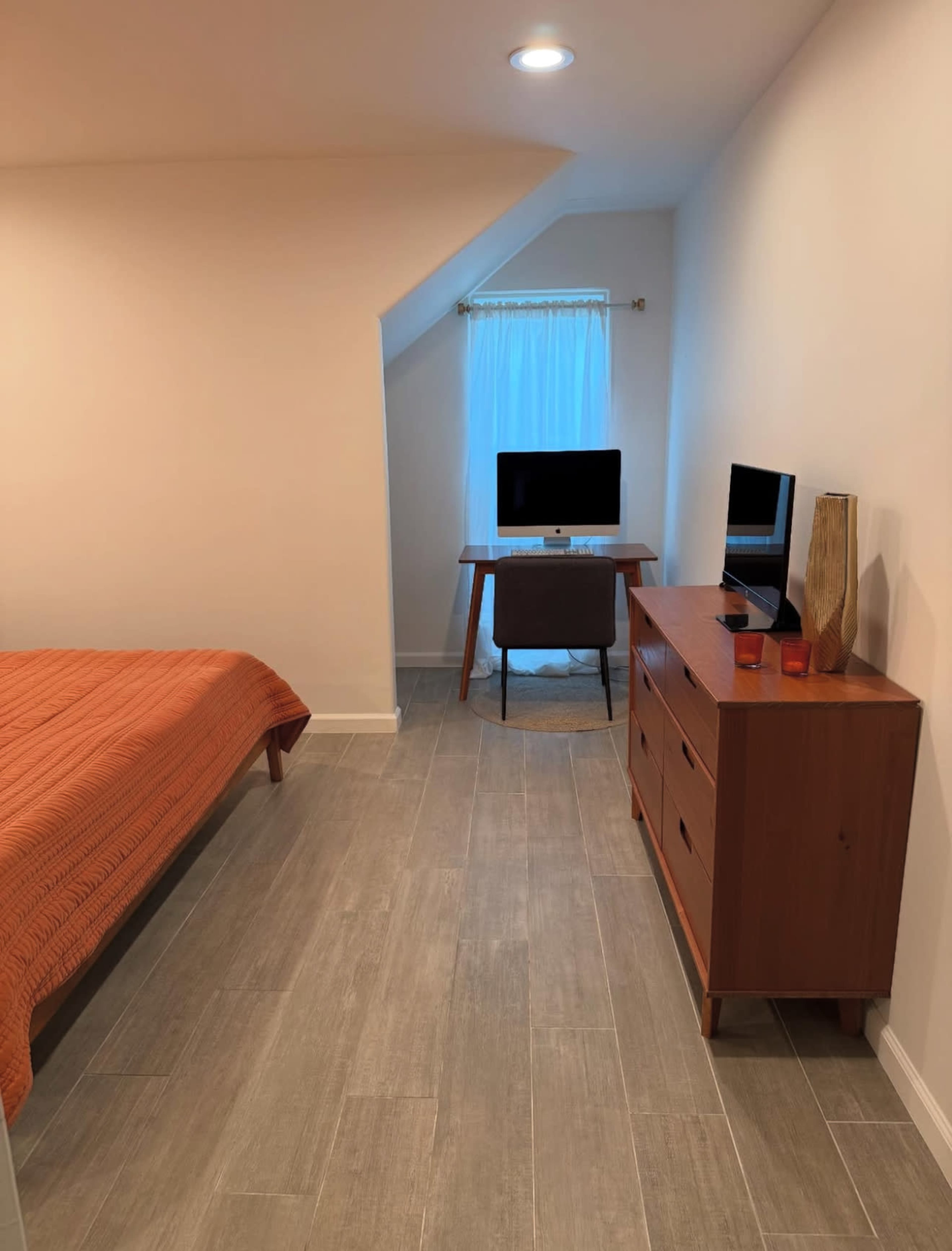 Modern-Century Beach Getaway – One Bedroom by the sea Image in Belmont Shore, Long Beach, CA