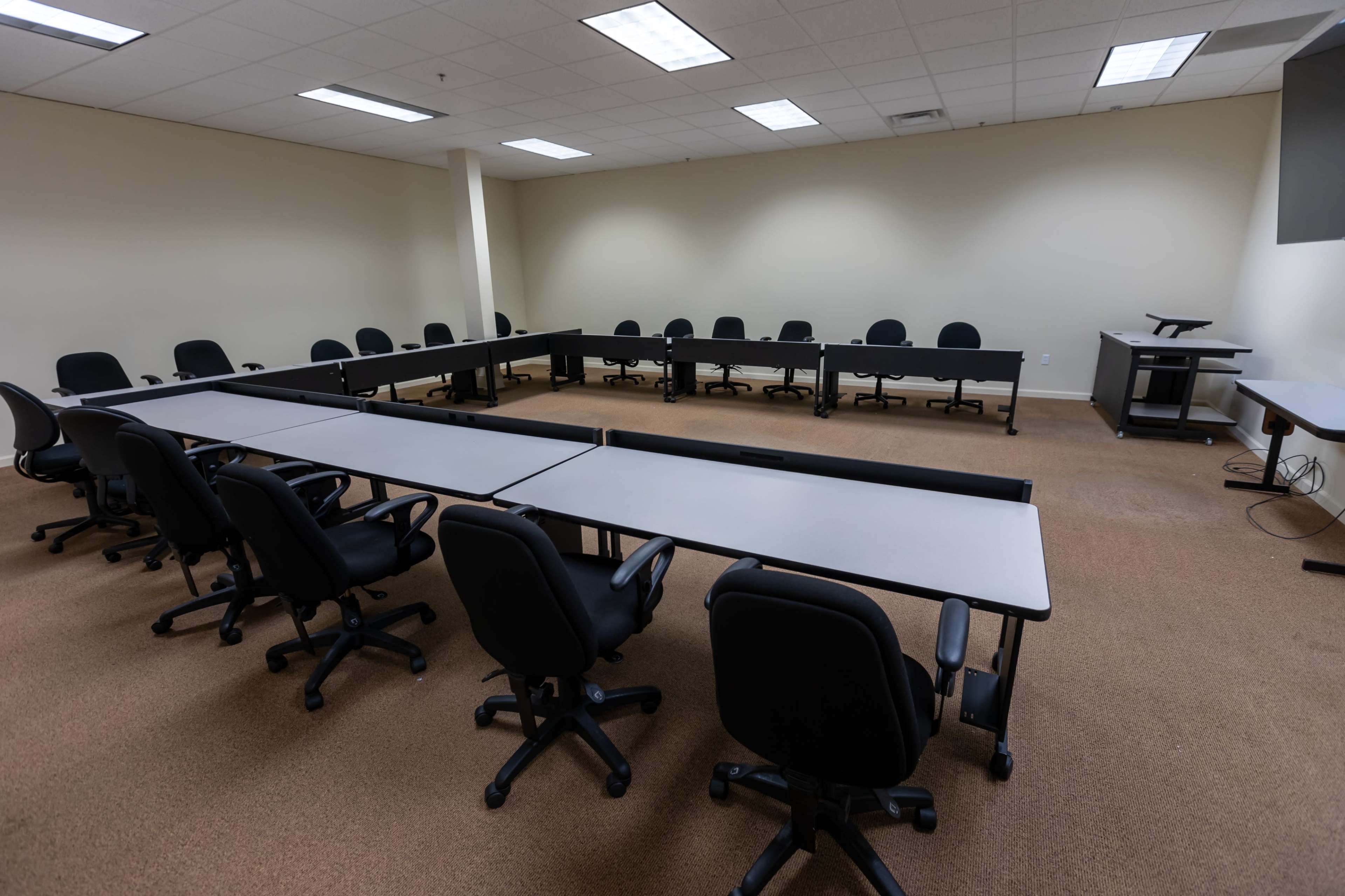 Oak Spacious Meeting Room with Large TV and Whiteboard Image in Upper Merion Township, King of Prussia, PA