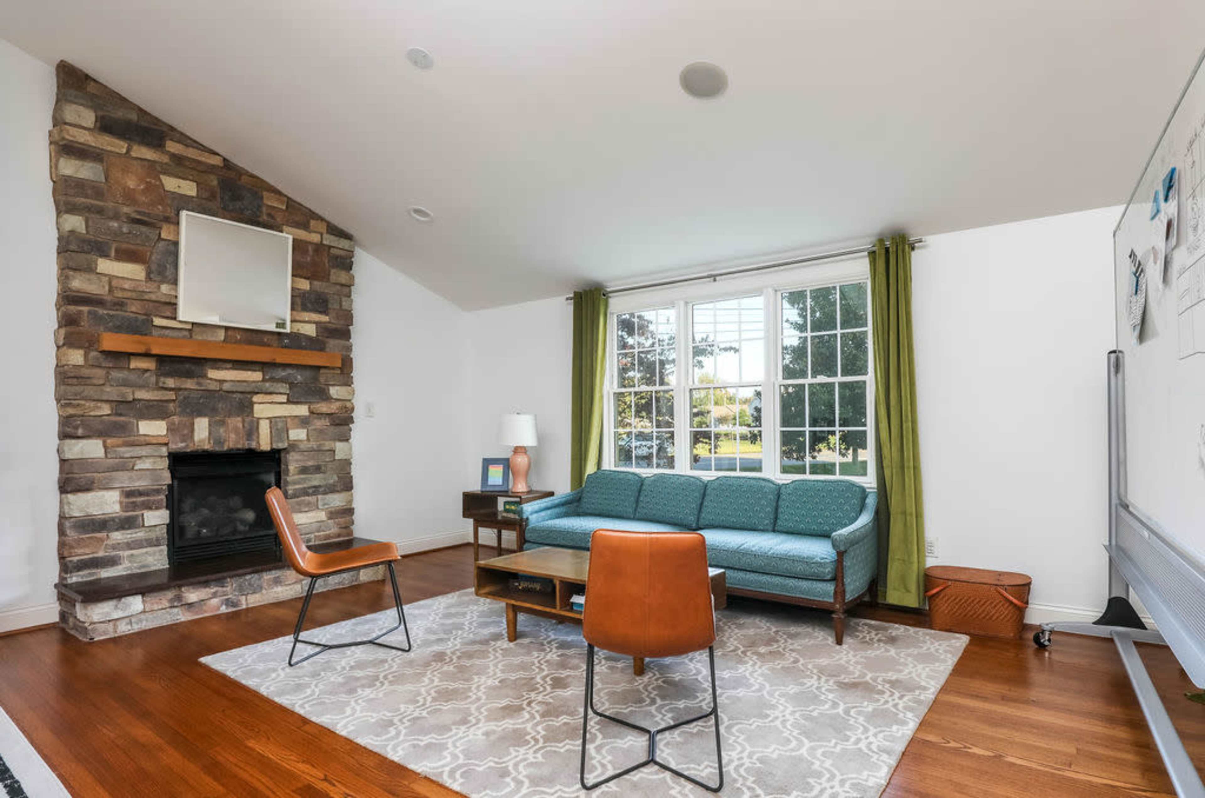 Magnolia Views Flex Suite: Dual Level w/Private Entry Image in Greensboro, Greensboro, NC