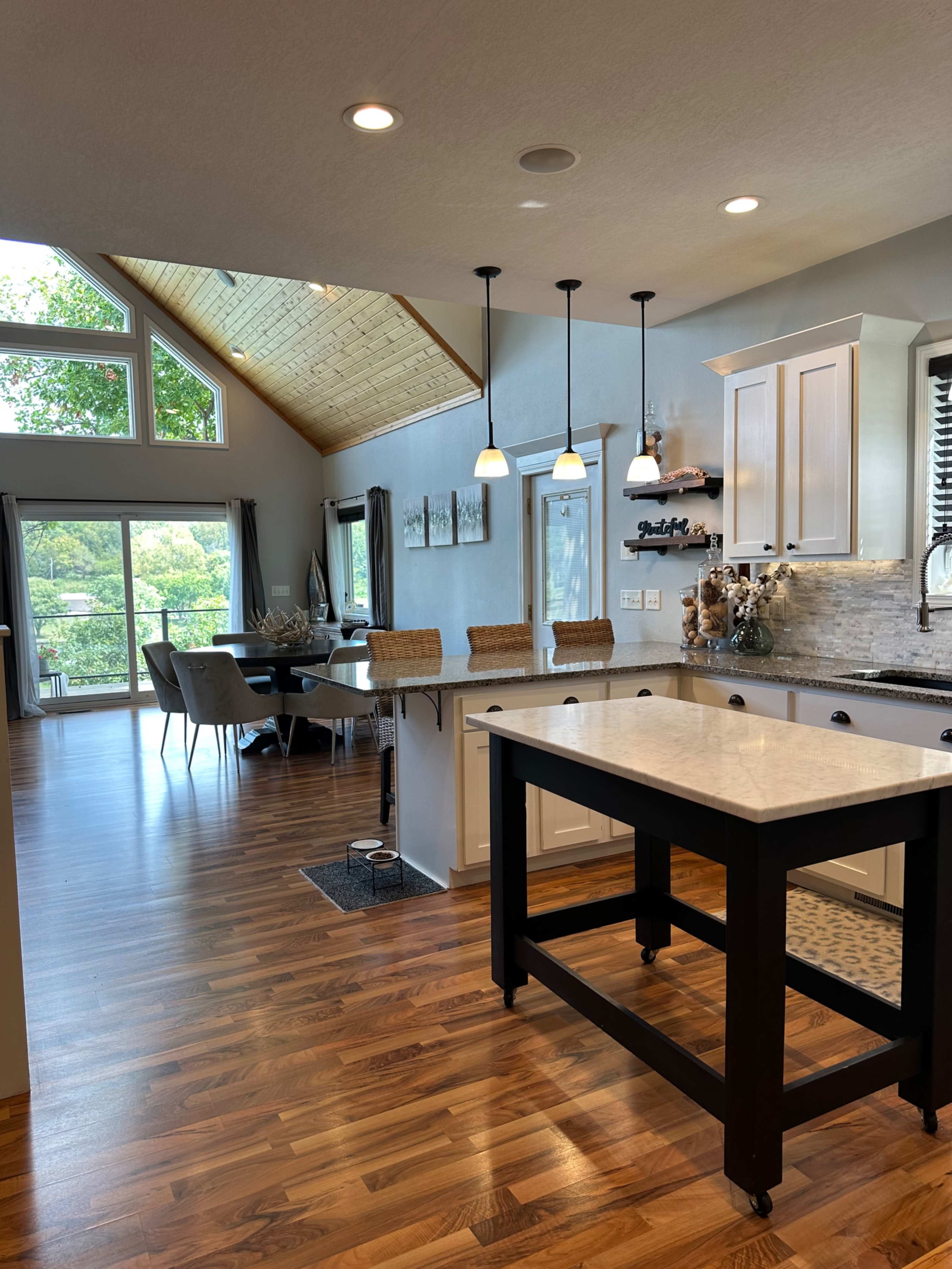 Classic A-frame Lake House with Breathtaking Views Image in Diamondhead Lake, Dexter, IA