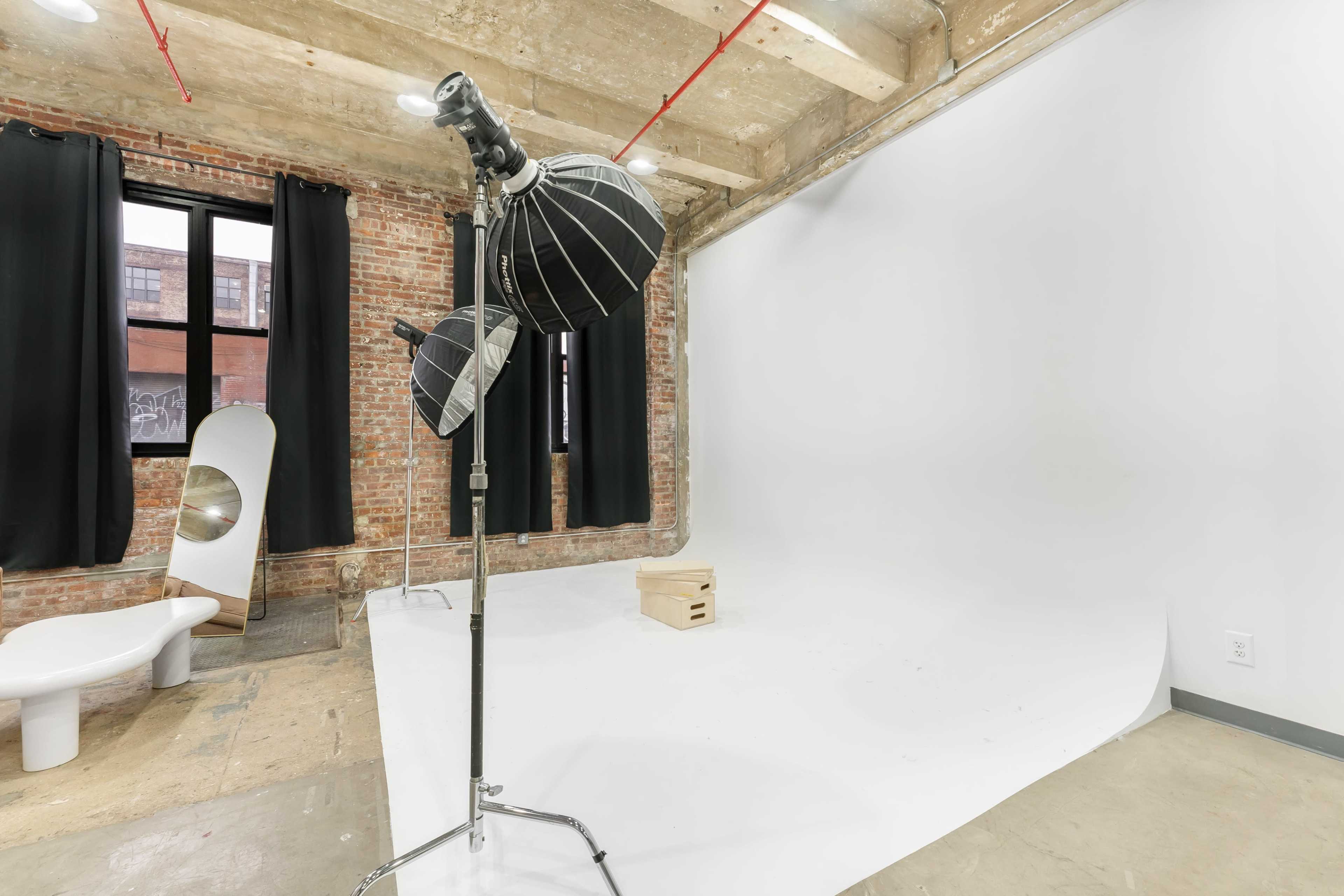 122: Affordable Natural Light Cyc Wall Studio w/ FREE Lighting & Equipment (AC & Heater Available!) Image in East Williamsburg, Brooklyn, NY