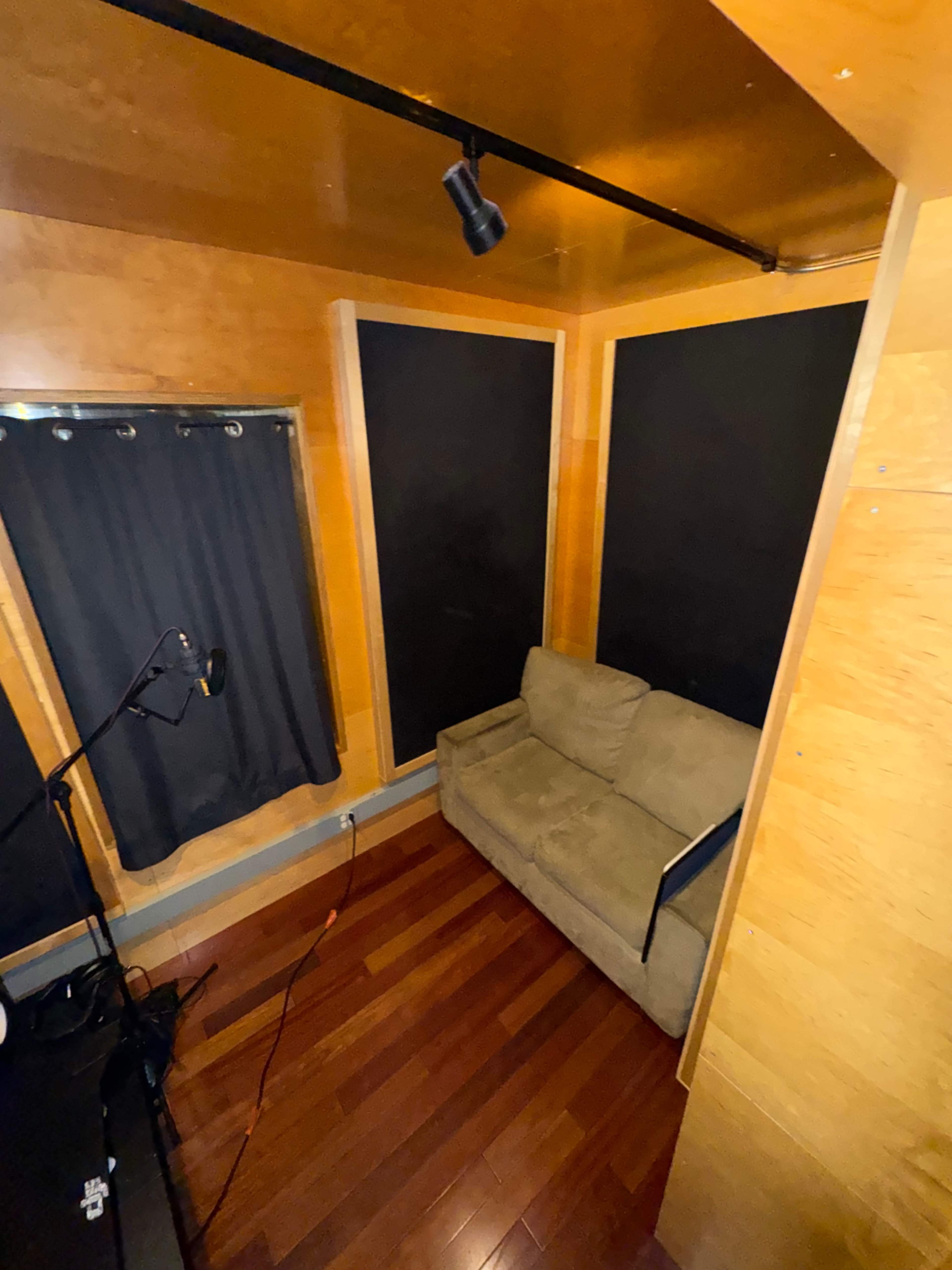 “Clean, Professional Studio for Artists & Creators” Image in Near West Side, Chicago, IL