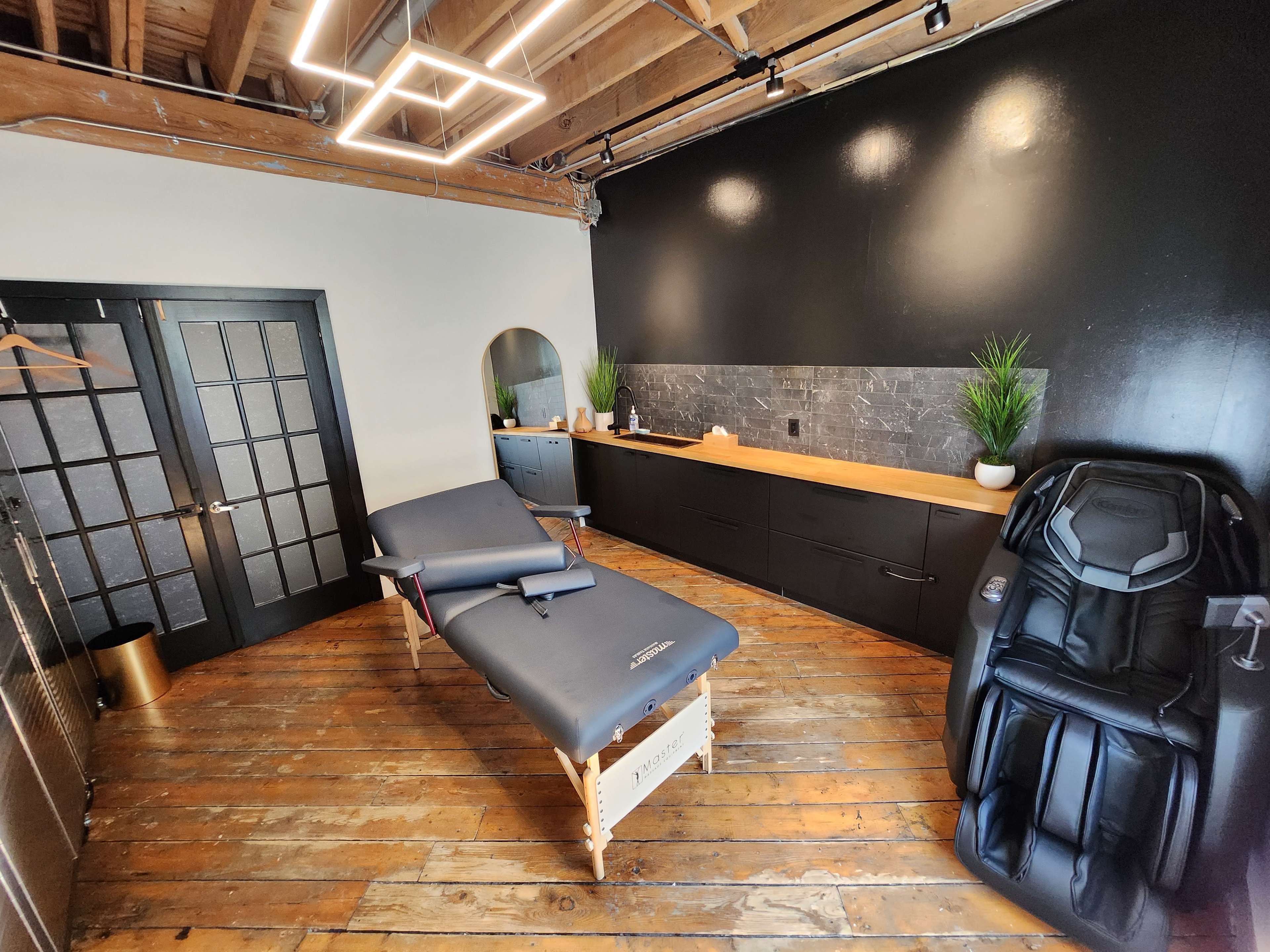 Spa Room with Sink (Aesthetician, Nails, Laser, salon, manicure