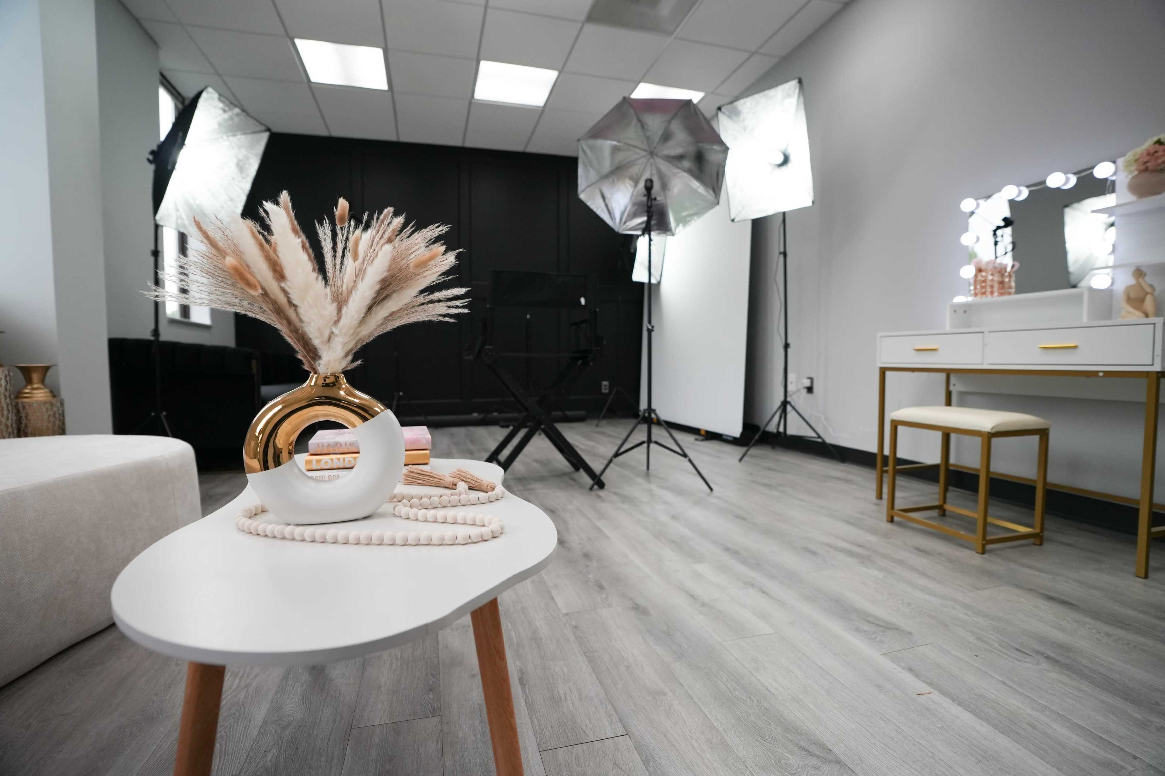 Luxury 24/7 Studio in Downtown Laurel – Furnished w/ Free Parking, Wi-Fi & Glam Station Image in Laurel, laurel, MD