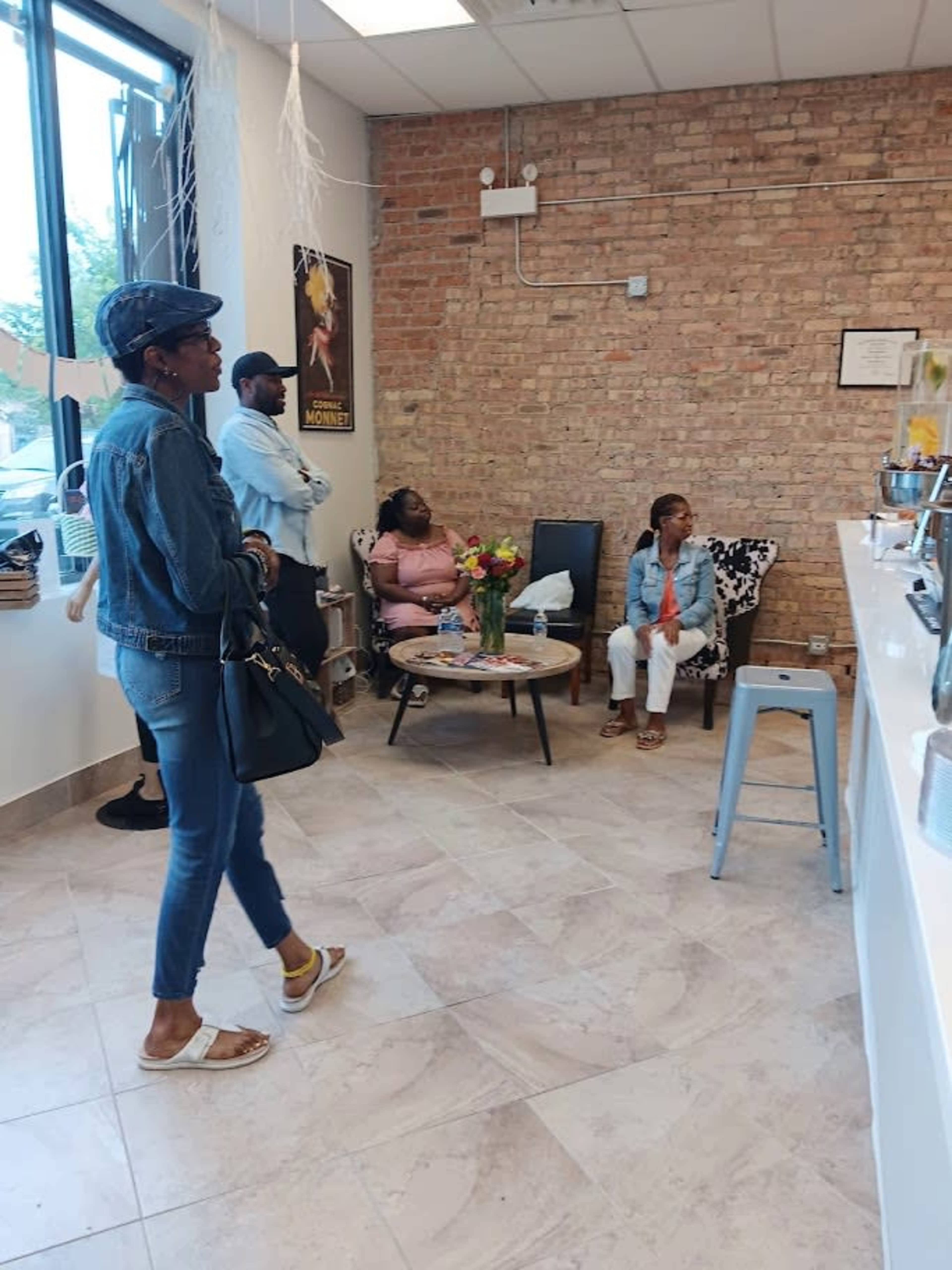 Spacious Commercial Kitchen with Style Image in Woodlawn, Chicago, IL