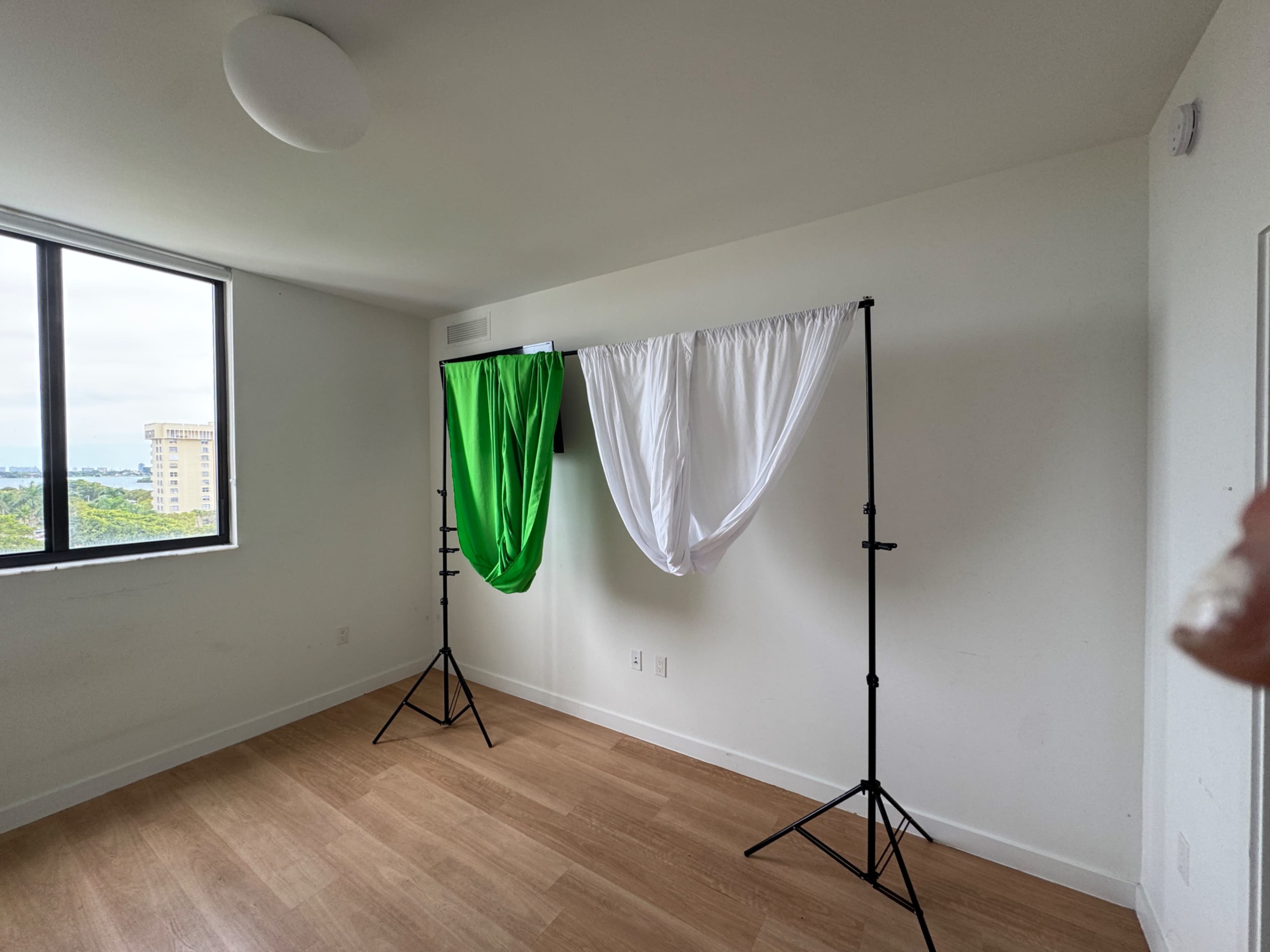 Kitchen, Living room & Studio space for shoots/video/podcasting. Green screen, White Screen, Black Screen, Blue Screen. Editing and services can be included but are a extra charge, lighting equipment, mixer & mics Image in , Miami, FL