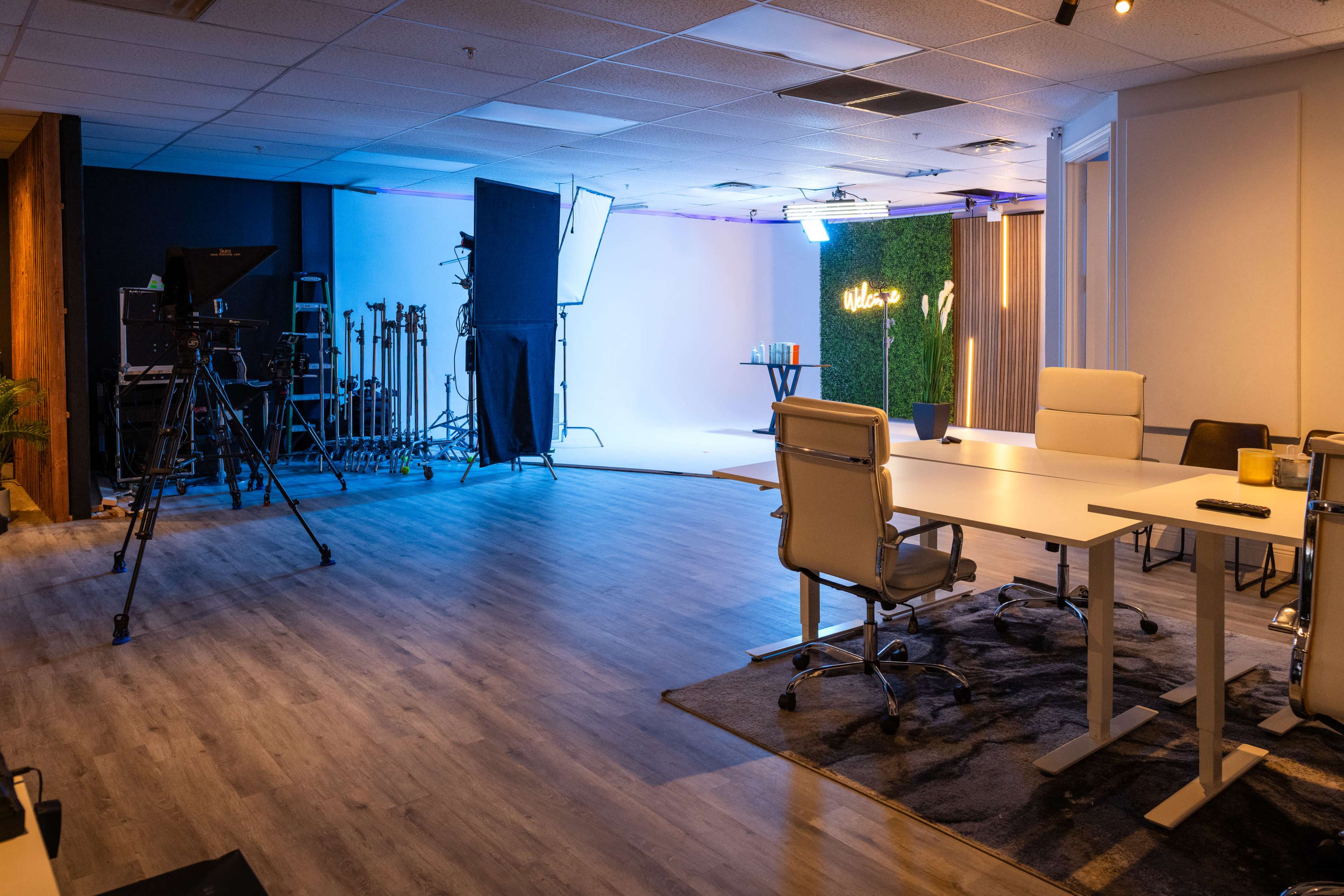 Clermont Cyc Wall & Teleprompter Video Studio With Full Lighting Package Image in Clermont, Clermont, FL