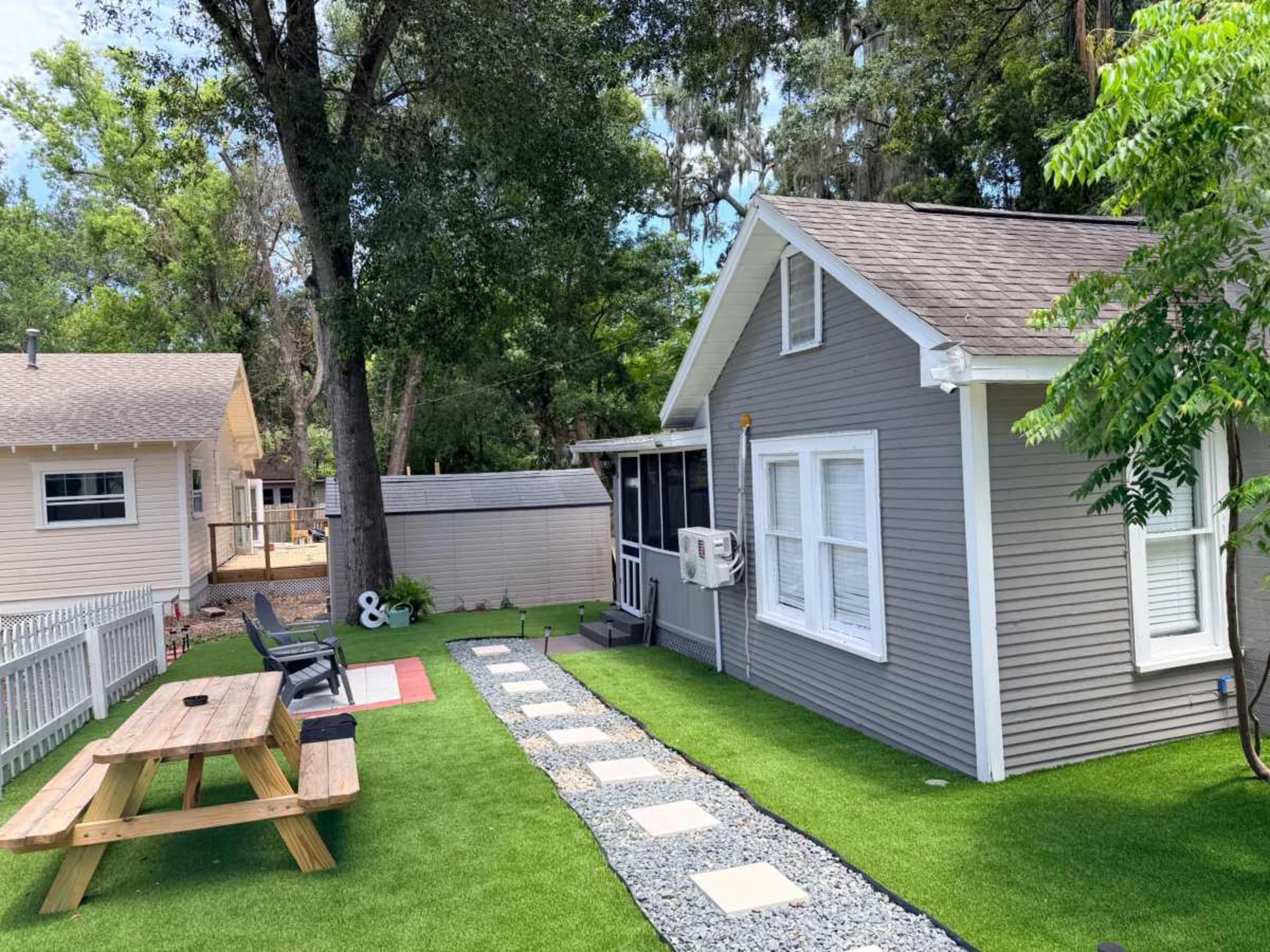 Charming Designer Cottage for Photoshoots, Podcasts & Content Creation Image in East Lake Morton, Lakeland, FL